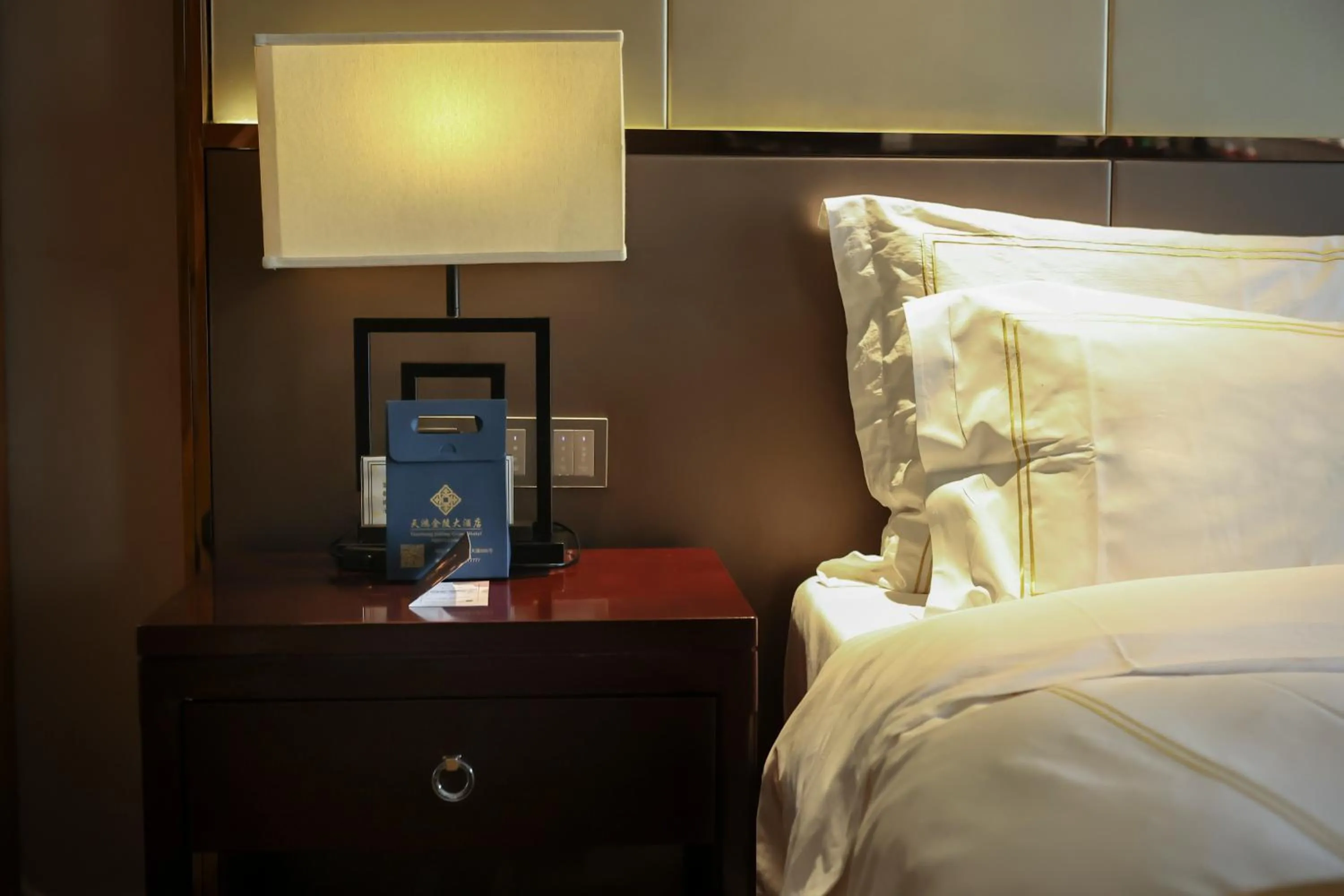 Bed in Tianhong Jinling Grand Hotel