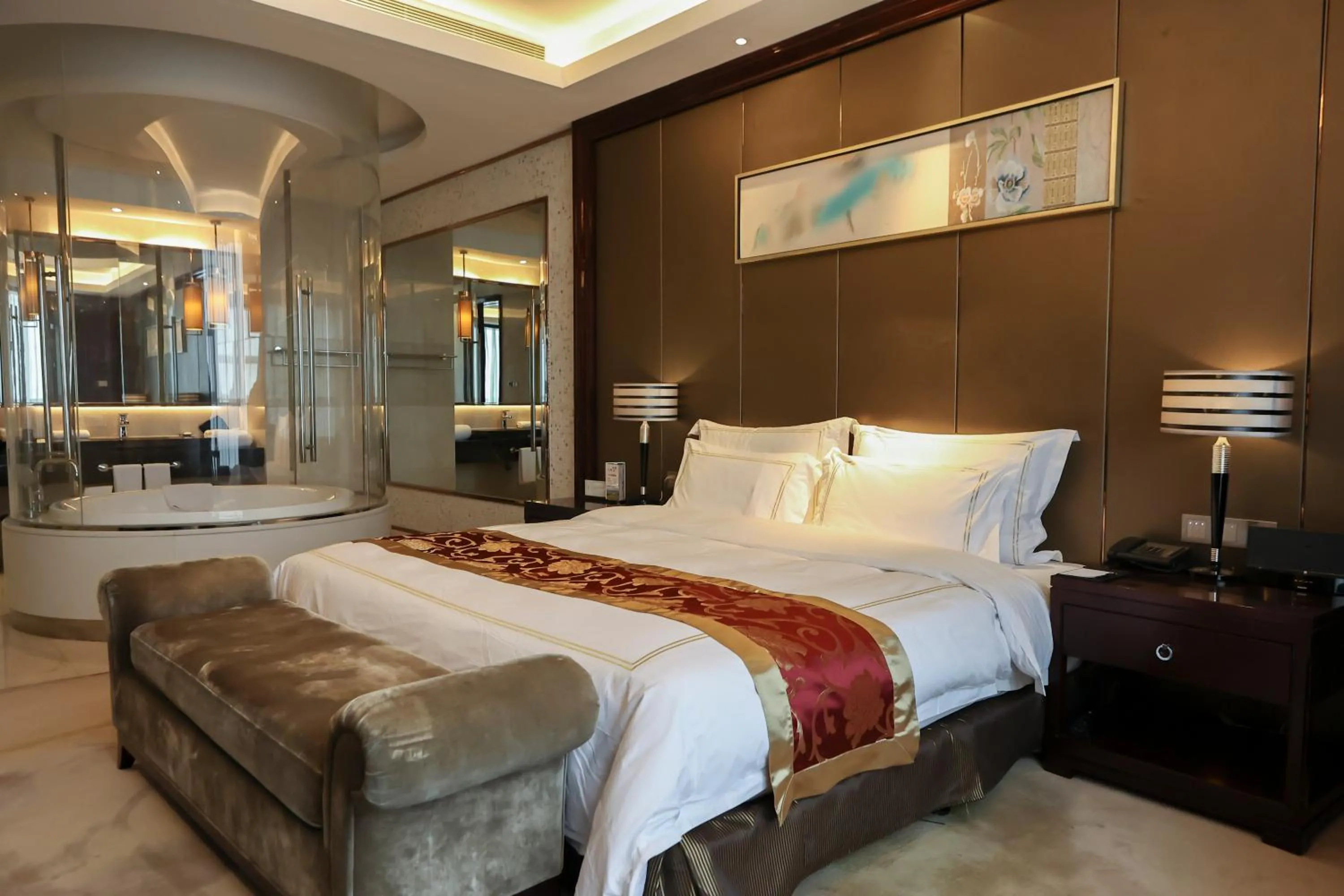 Bed in Tianhong Jinling Grand Hotel
