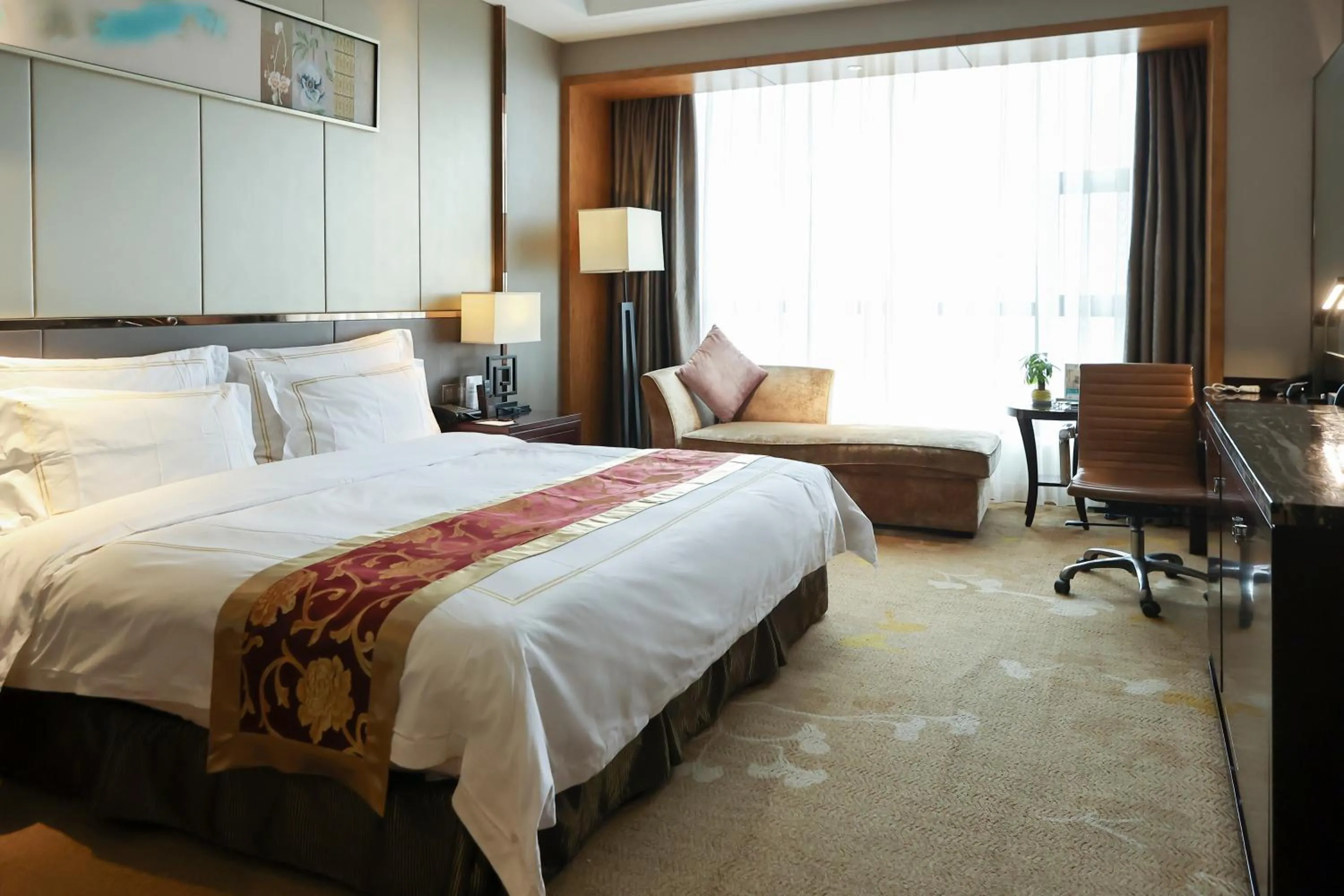 Bed in Tianhong Jinling Grand Hotel