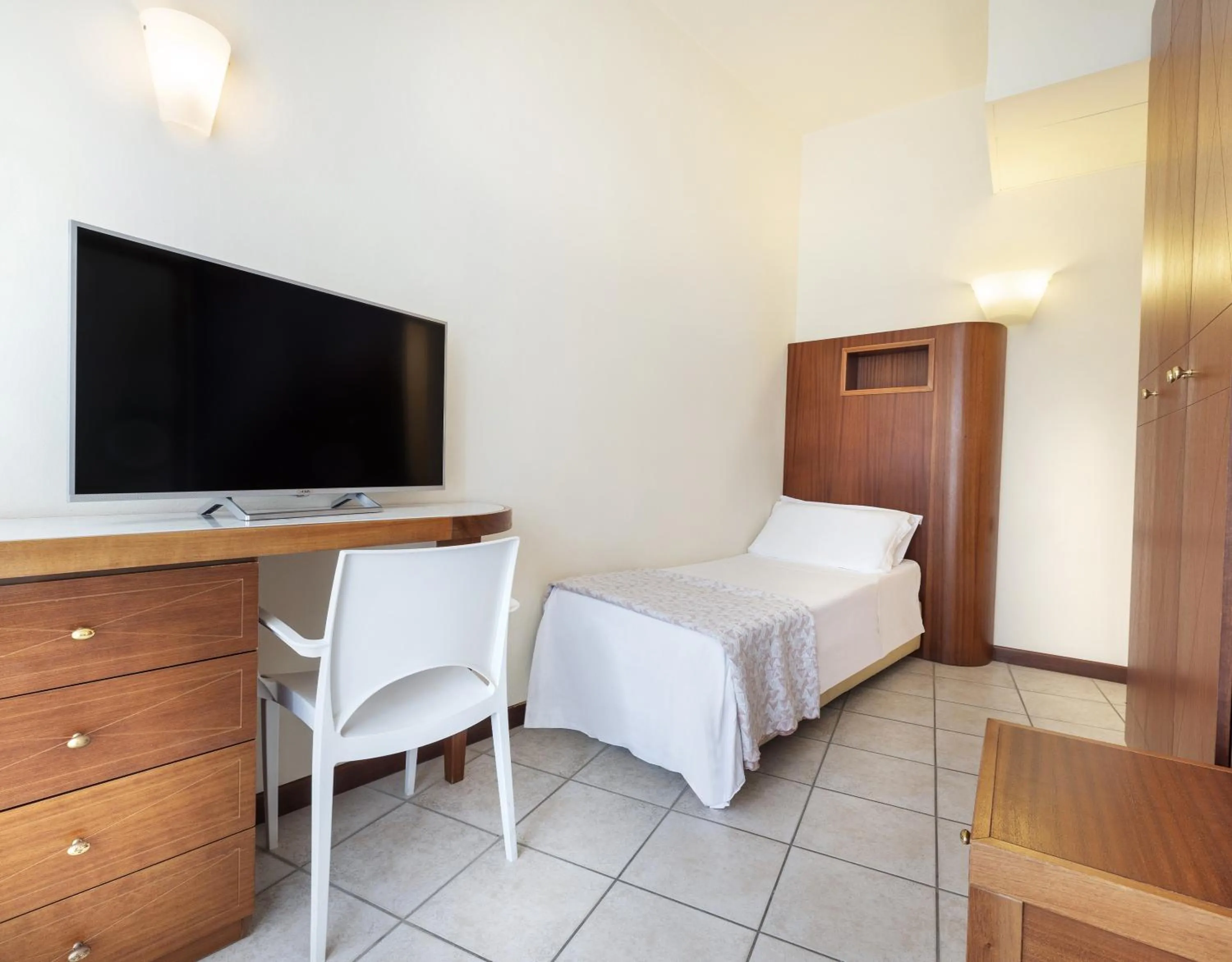 Bed in Hotel Bellevue Beach - sul mare