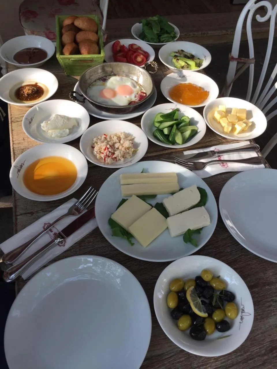 Restaurant/places to eat in Frida Suites