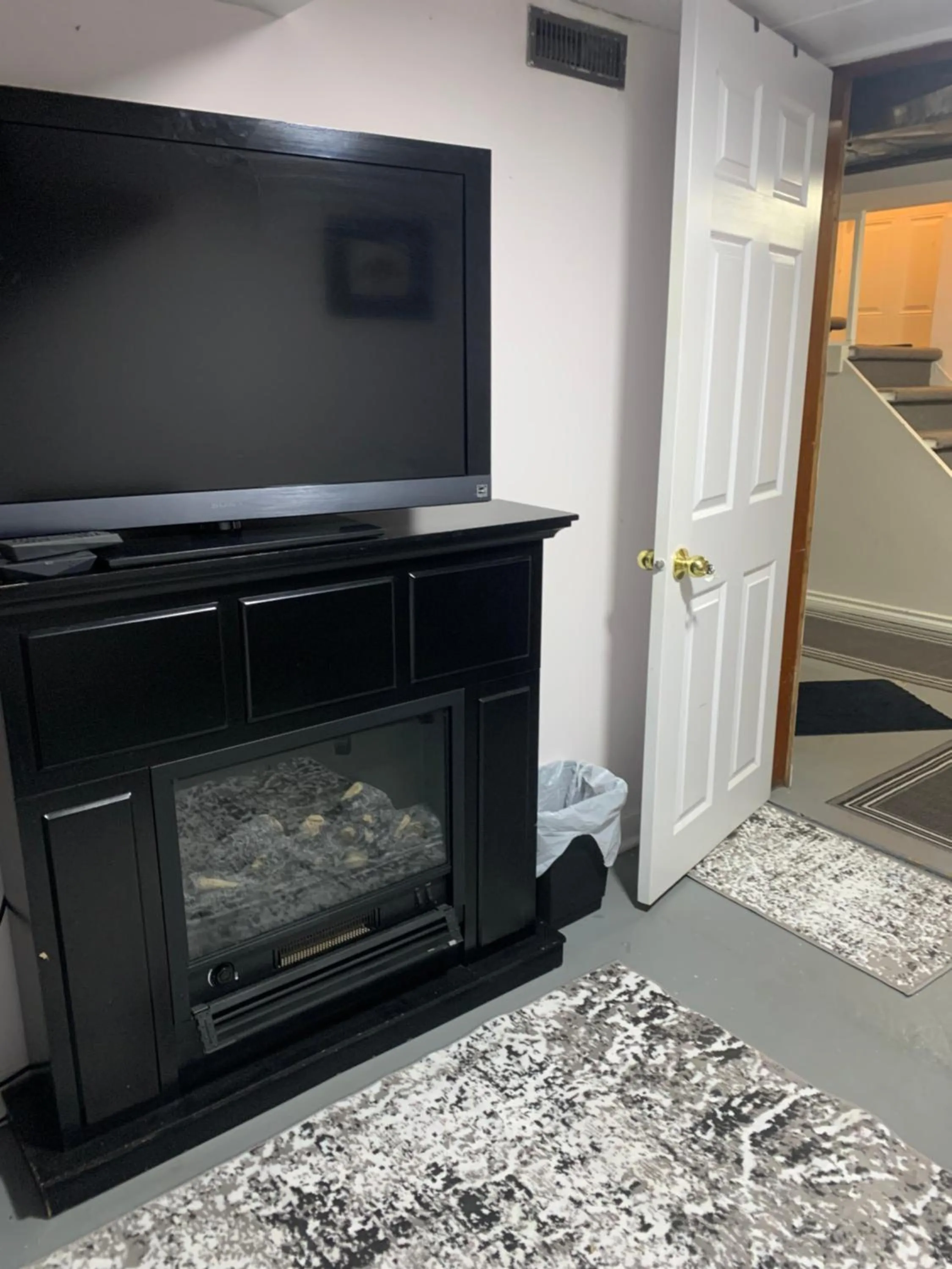 TV and multimedia in Quaint & Cozy Accommodation