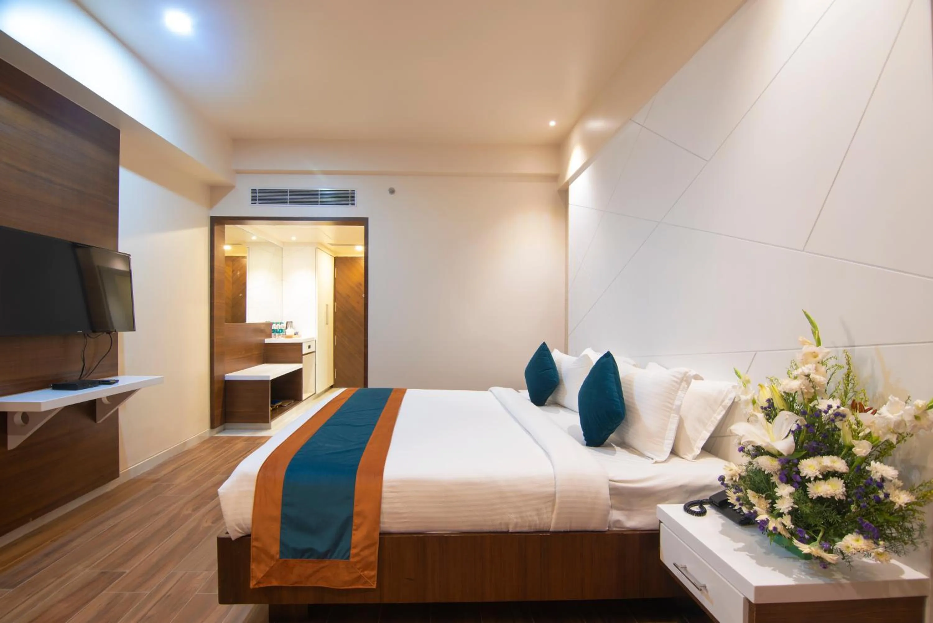 Photo of the whole room, Bed in Zion - A Luxurious Hotel