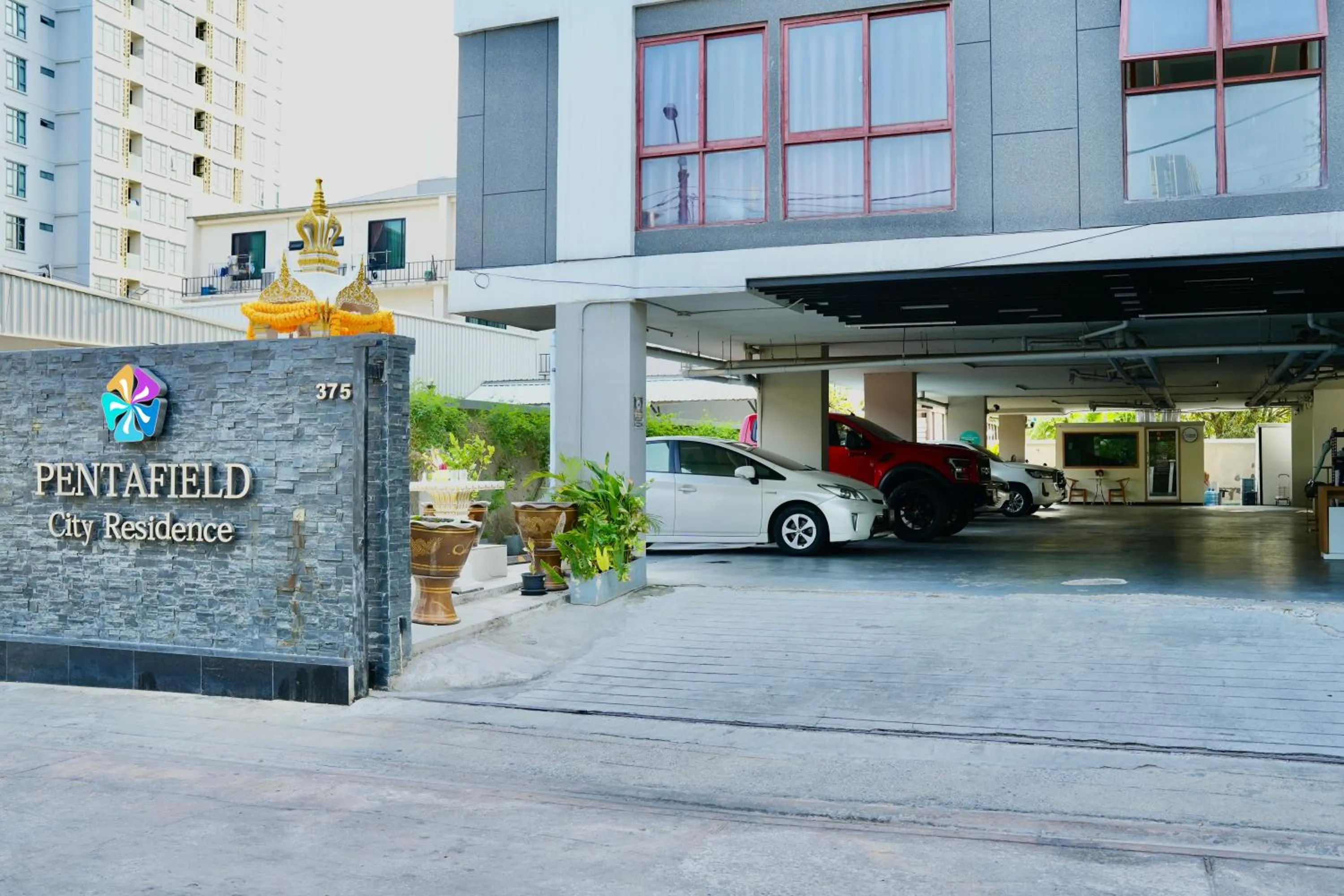 Pentafield City Residence