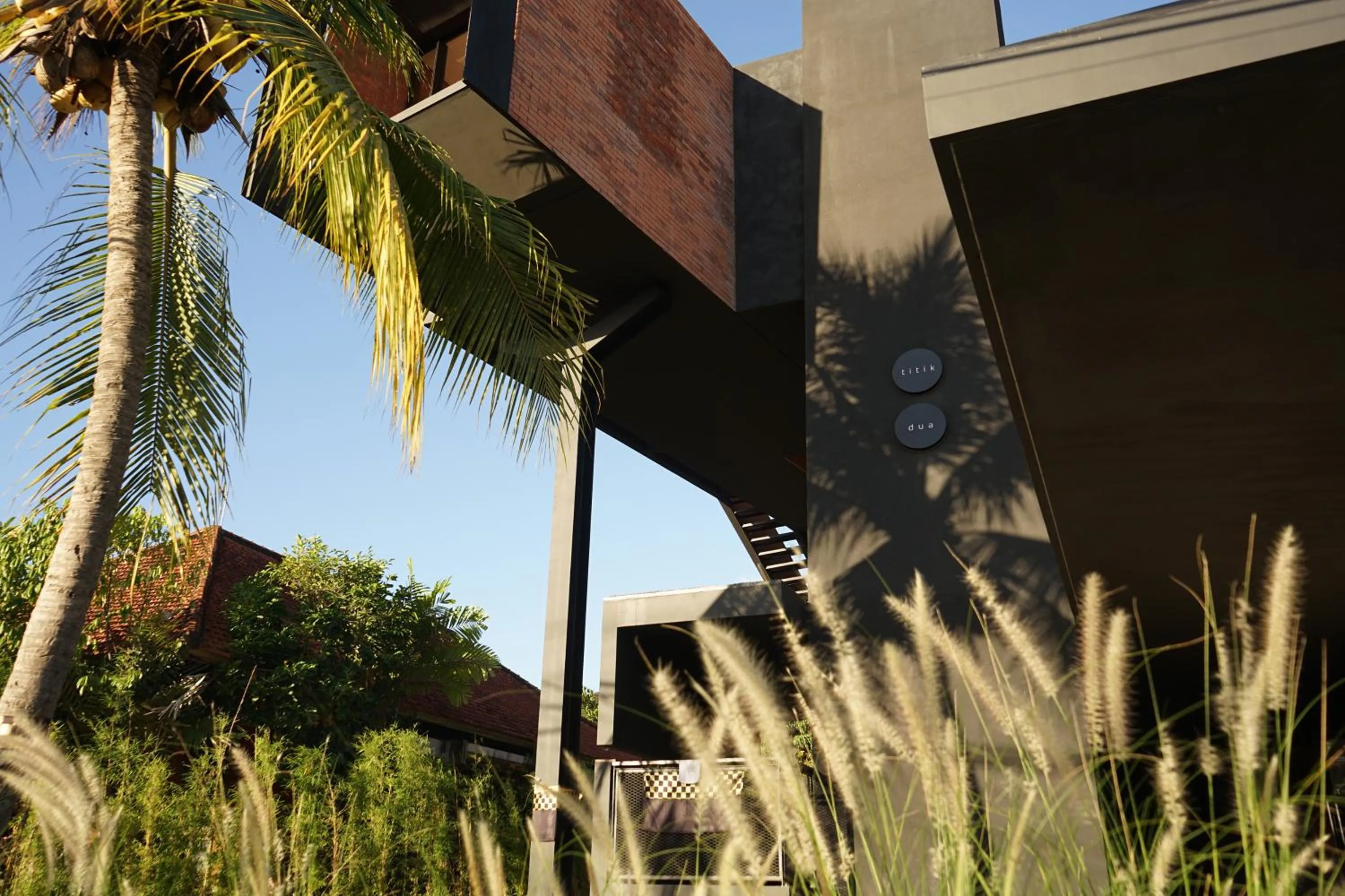 Property building in Titik Dua