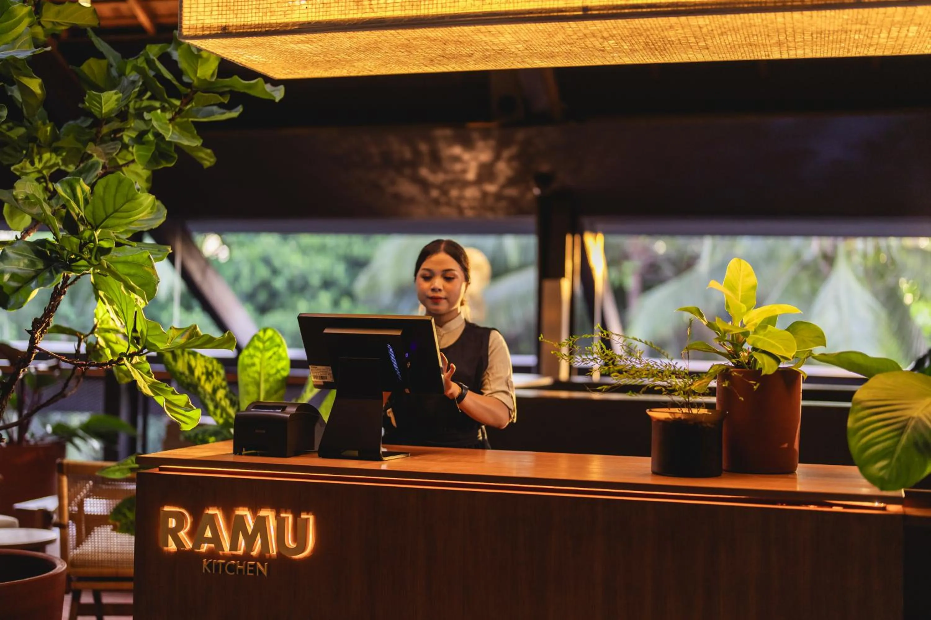 Restaurant/places to eat in Titik Dua