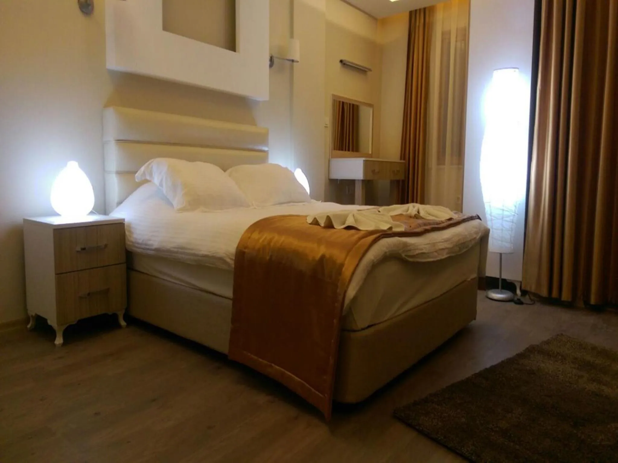 Photo of the whole room, Bed in Arya Otel