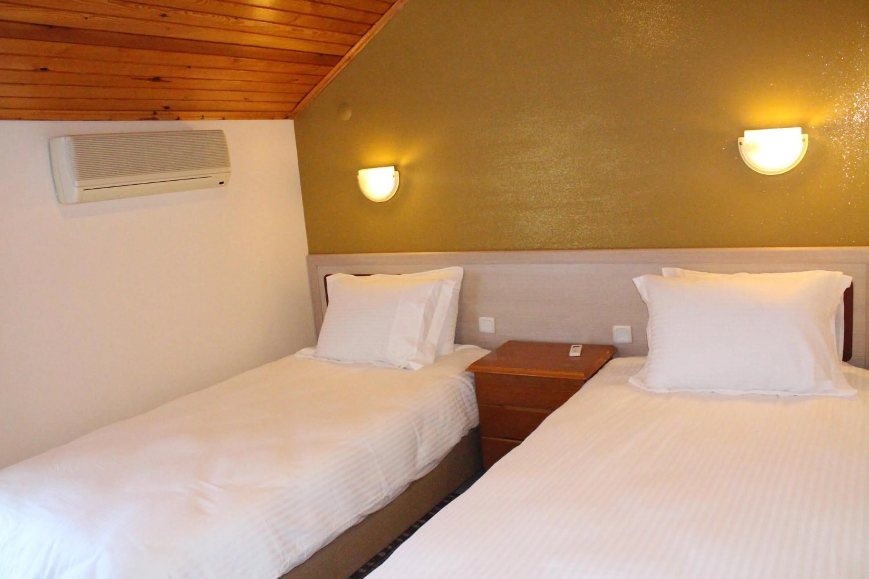 Bed in Arya Otel