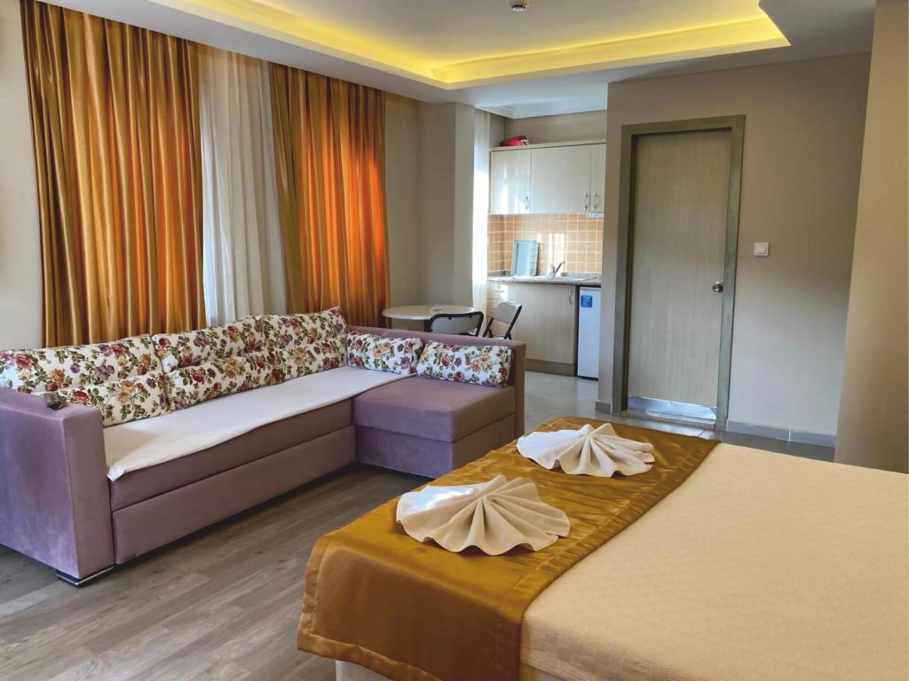 Bed in Arya Otel
