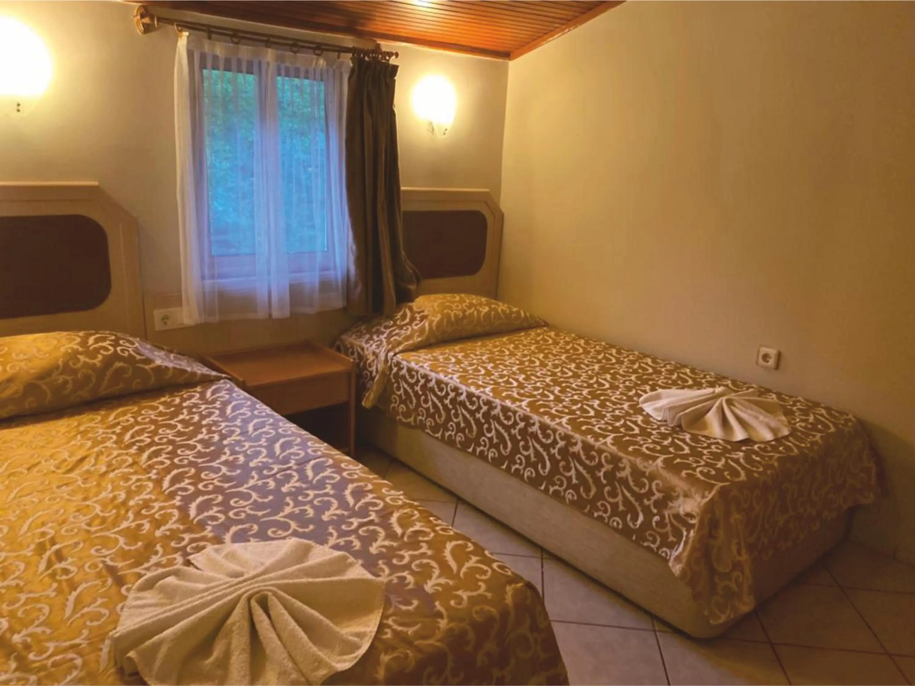 Bed in Arya Otel