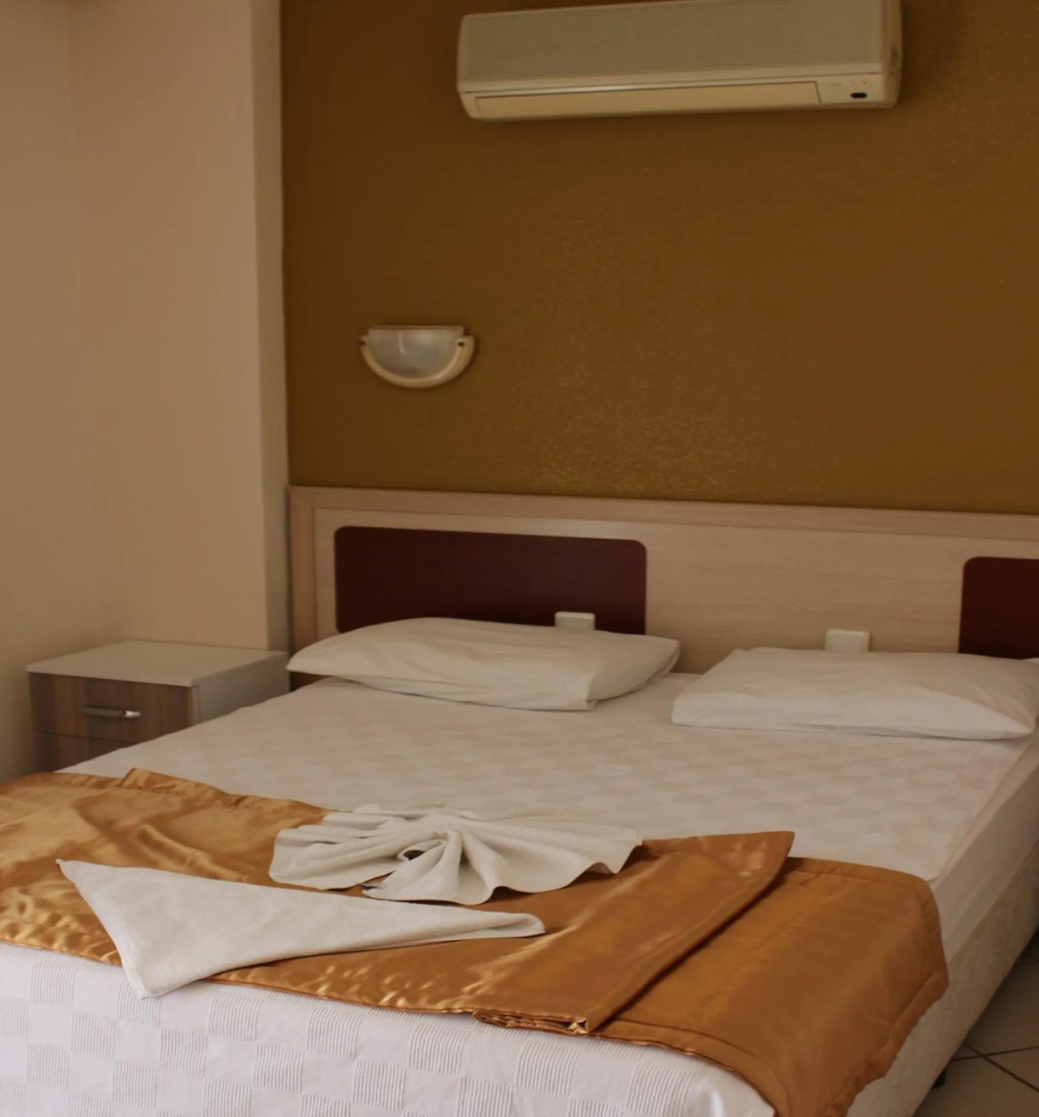 Bed in Arya Otel