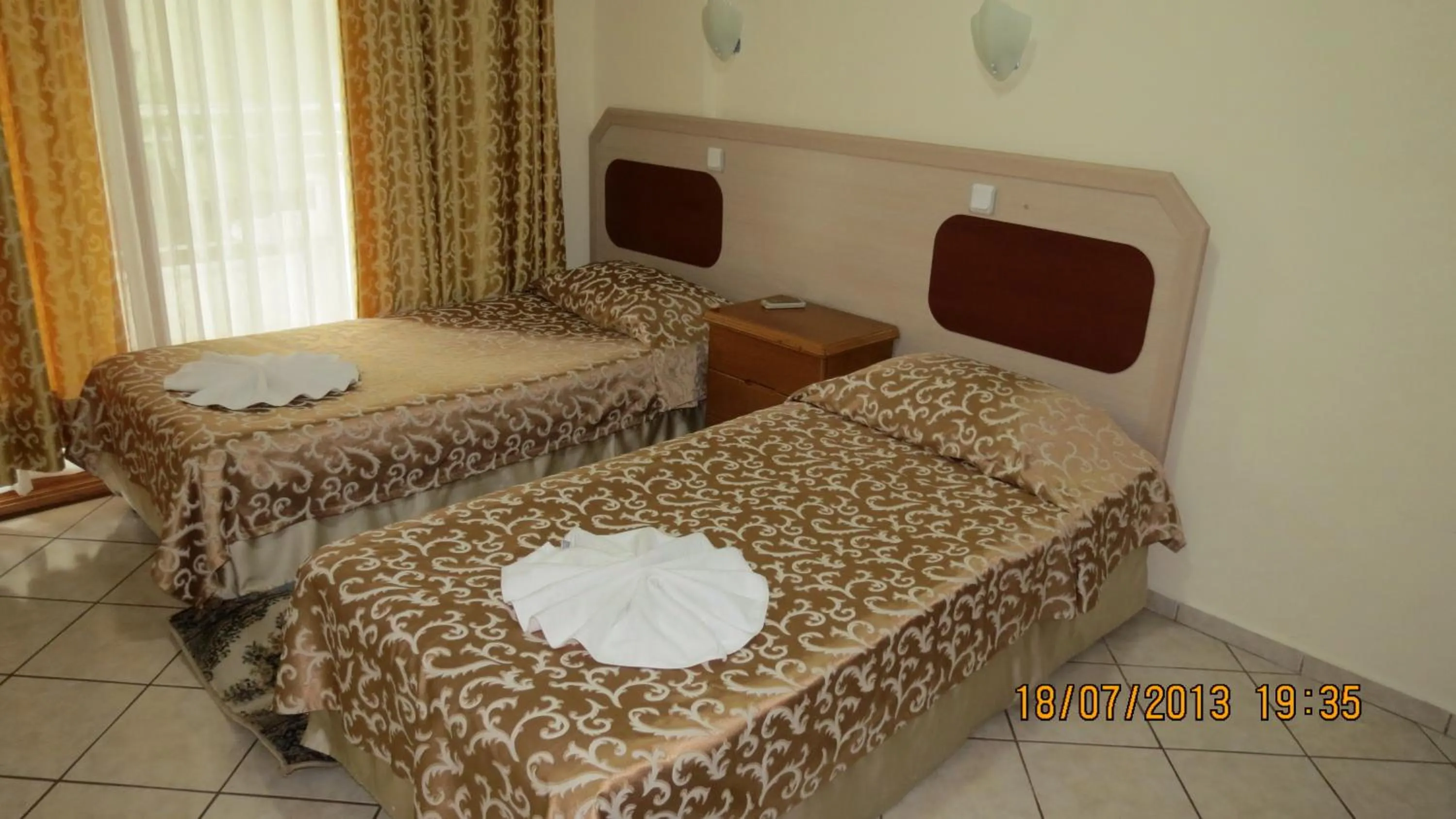 Bed in Arya Otel