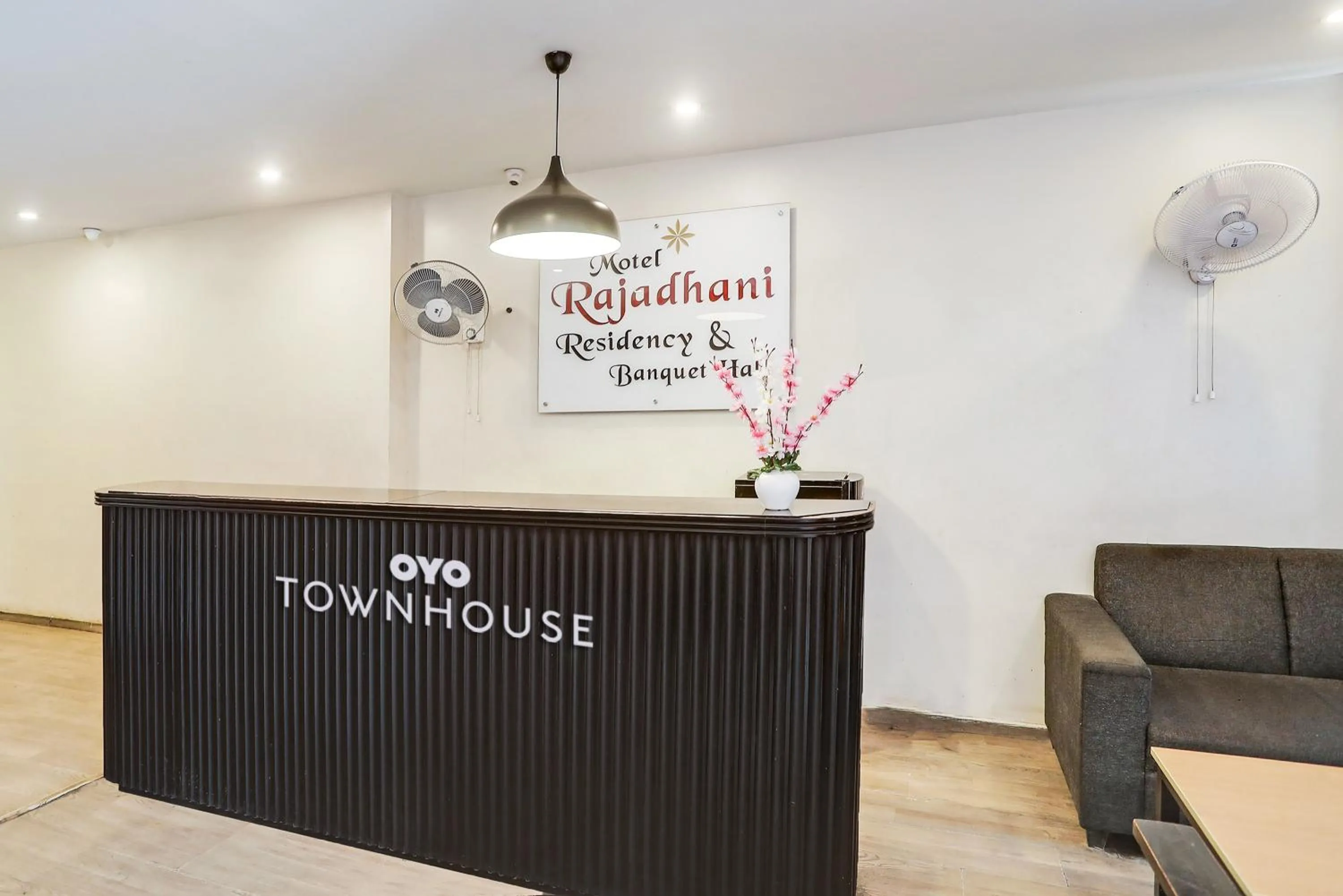 Lobby or reception in Townhouse Rajdhani Residency