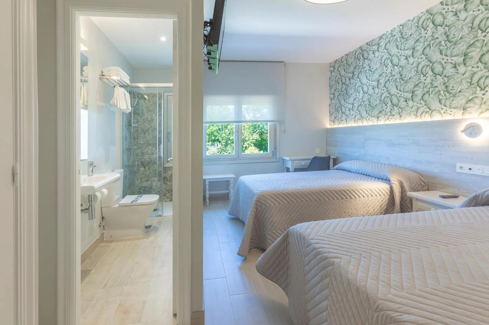 Photo of the whole room in Hotel Leal - La Sirena