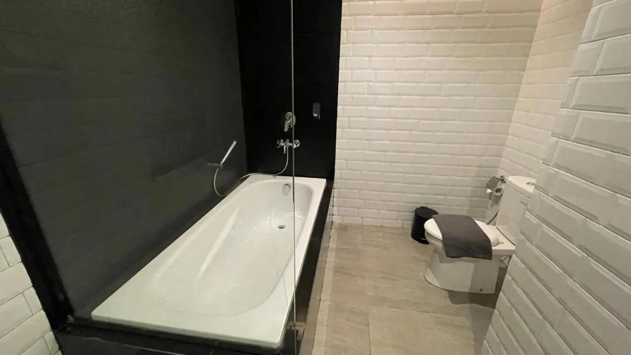 Toilet in LPP Garden Hotel