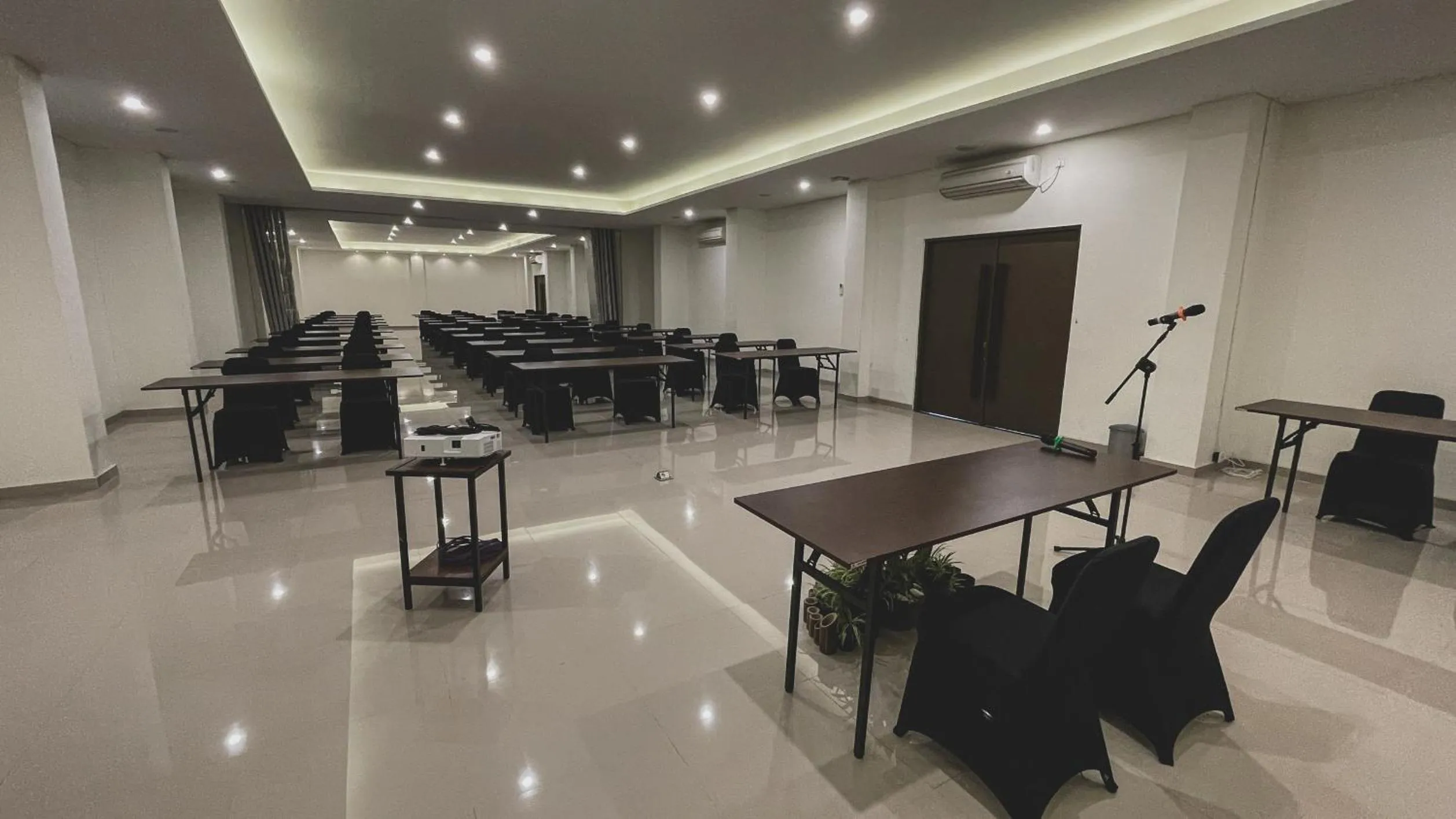 Meeting/conference room in LPP Garden Hotel