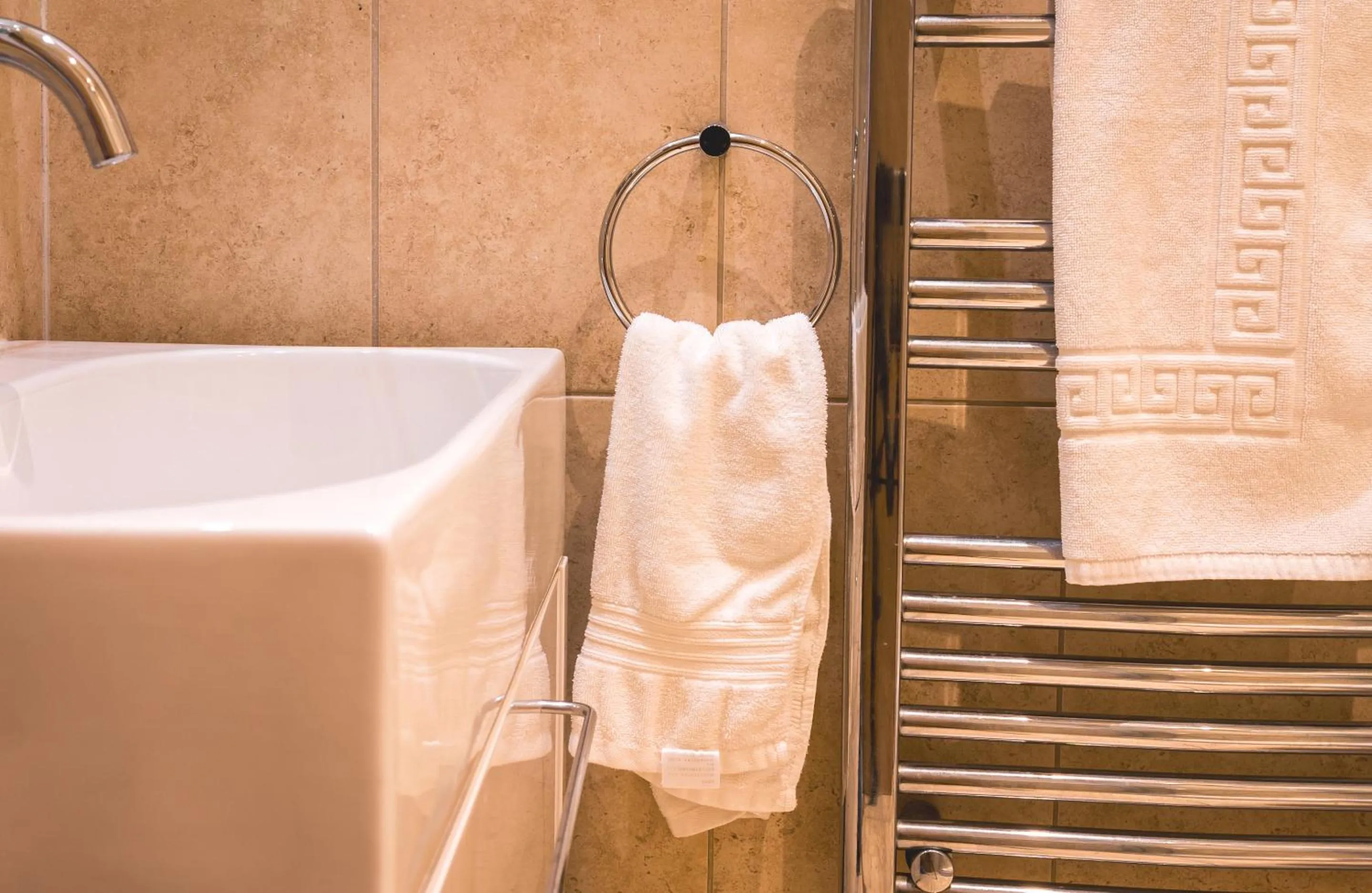 Bathroom in The Horse & Farrier