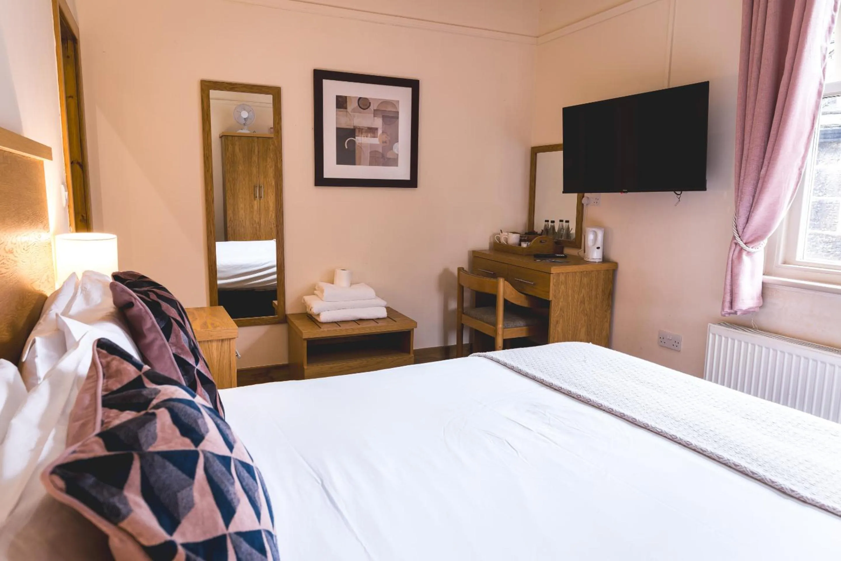 Bedroom, Bed in The Horse & Farrier