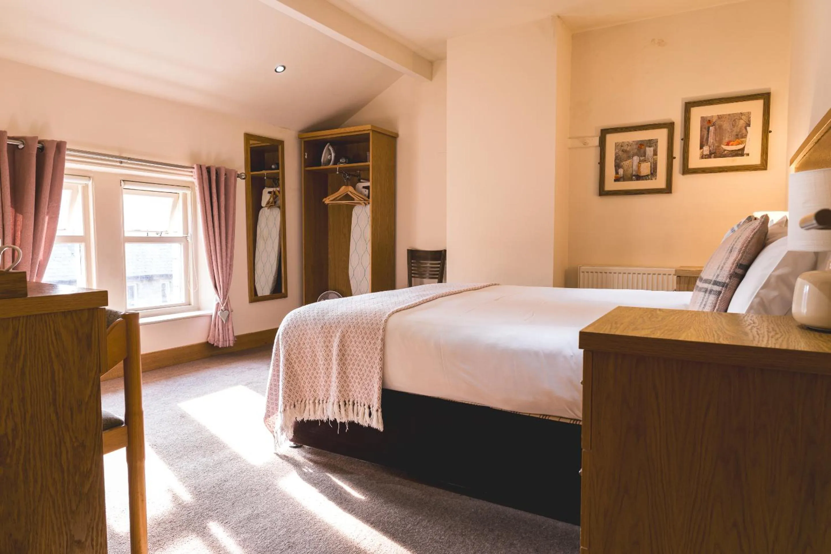 Bedroom, Bed in The Horse & Farrier