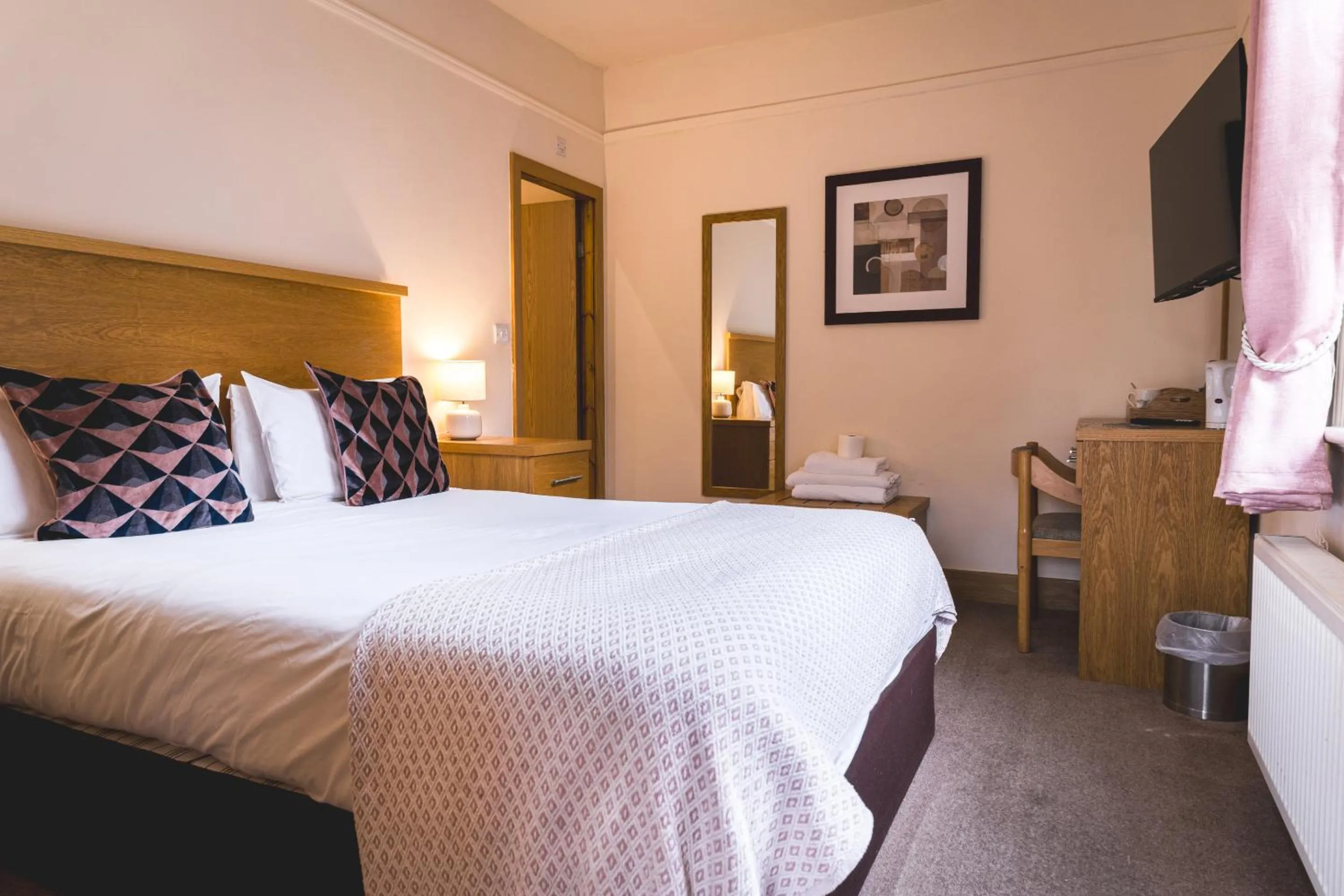 Bedroom, Bed in The Horse & Farrier