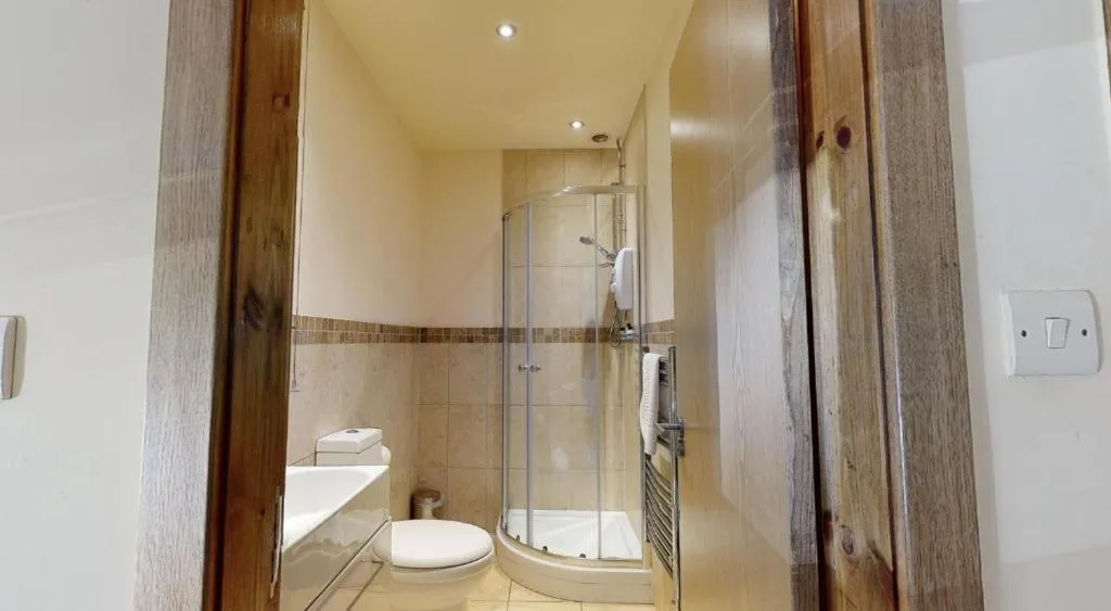 Bathroom in The Horse & Farrier