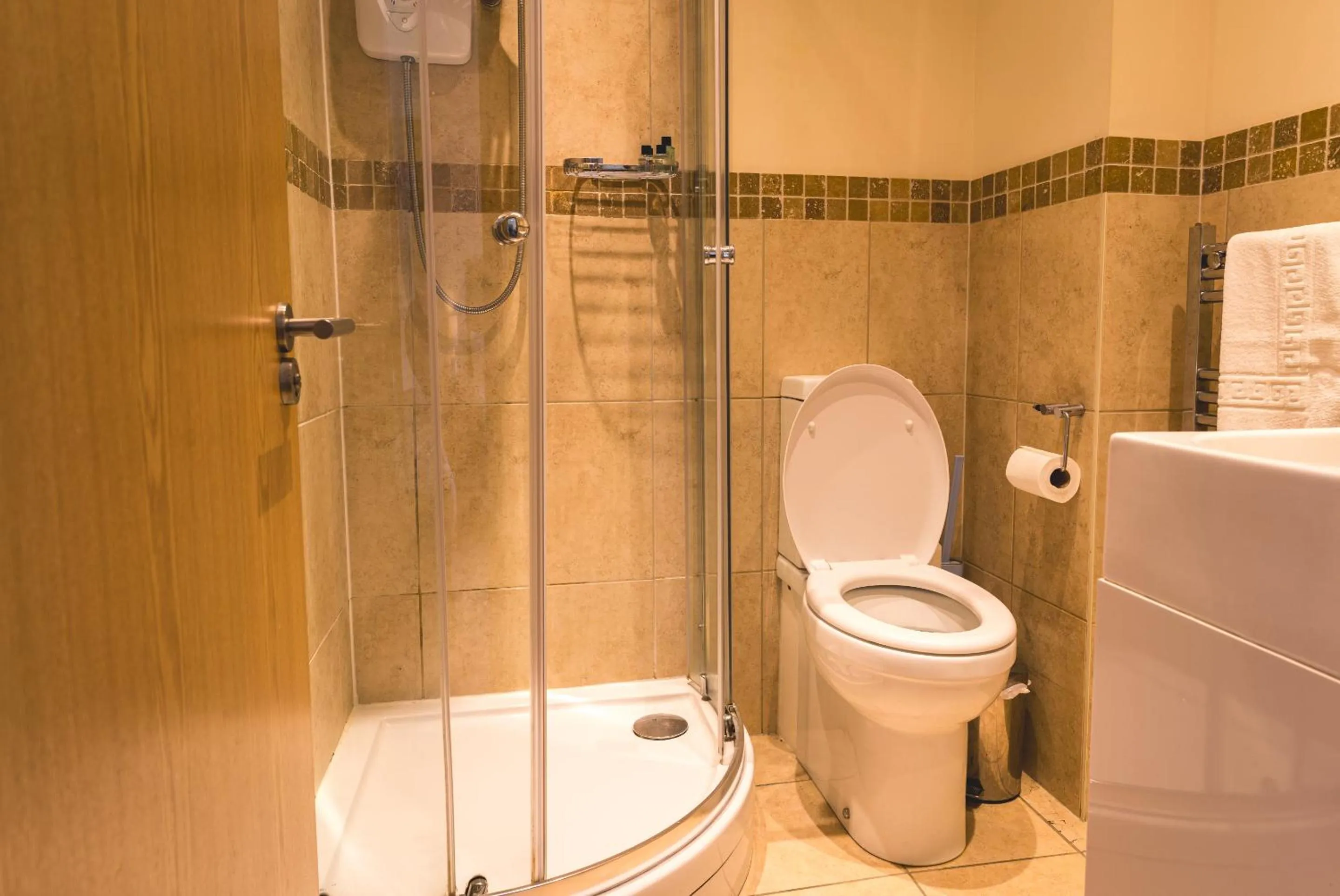 Bathroom in The Horse & Farrier