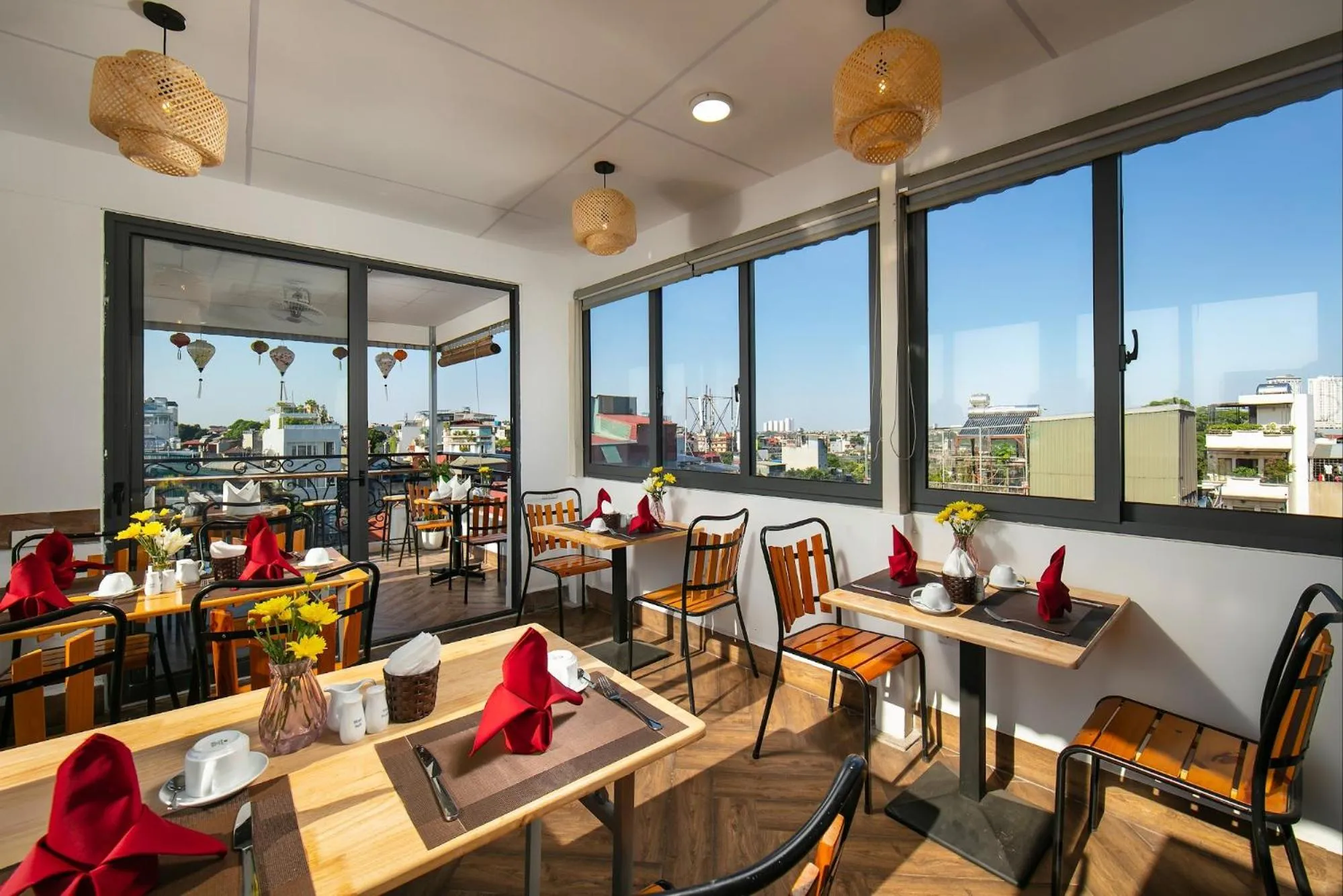 Breakfast in Hanoi La Cascada House & Travel