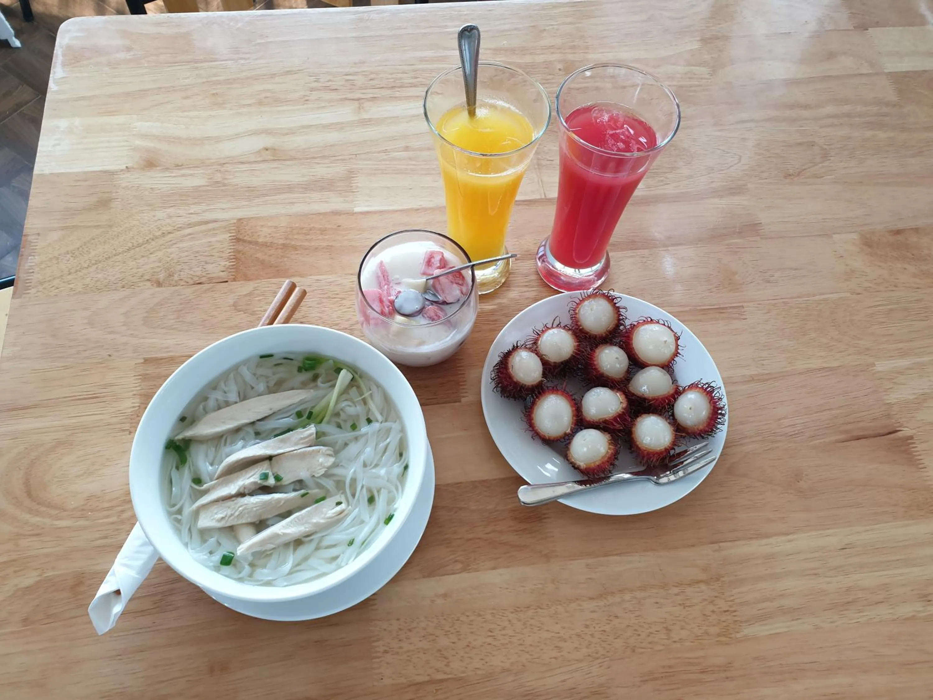 Breakfast in Hanoi La Cascada House & Travel