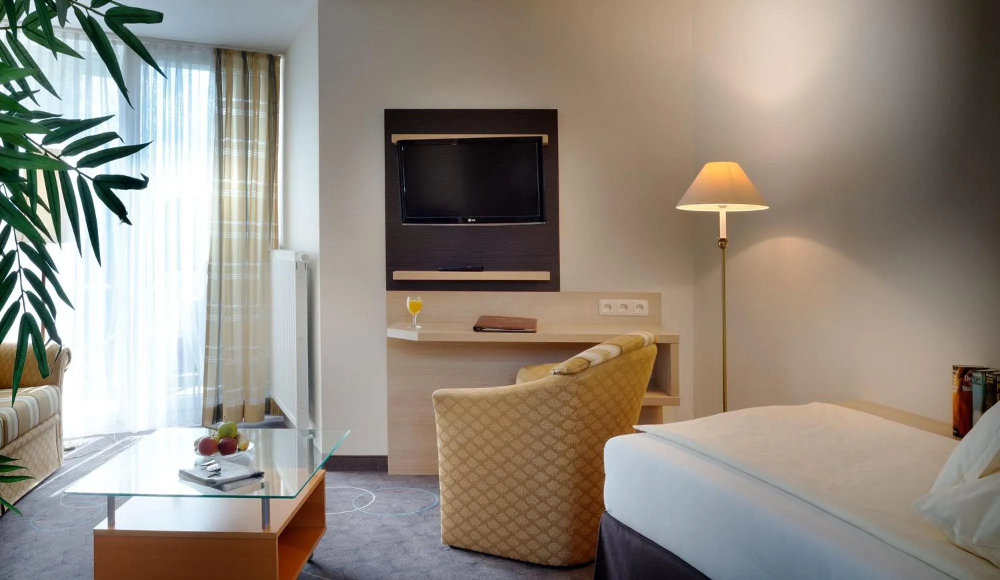 Living room, Bed in Hotel Sonneneck