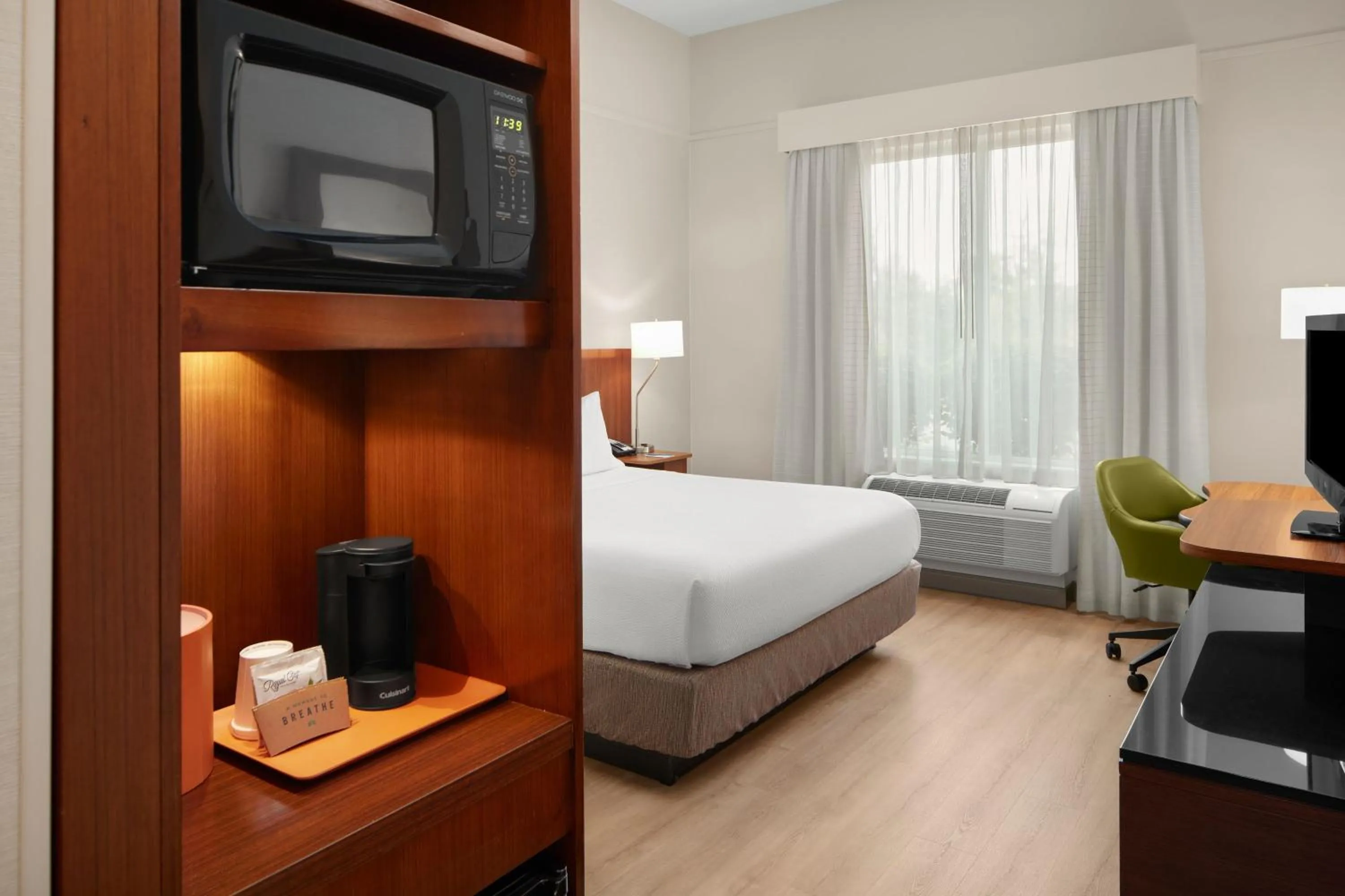 Photo of the whole room, Bed in Fairfield Inn & Suites by Marriott DuBois