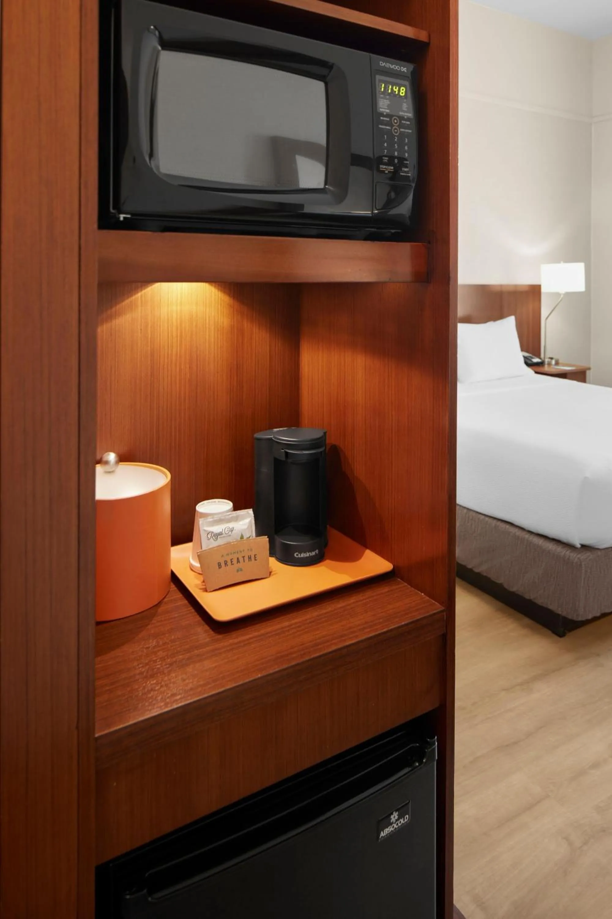 Photo of the whole room, Bed in Fairfield Inn & Suites by Marriott DuBois