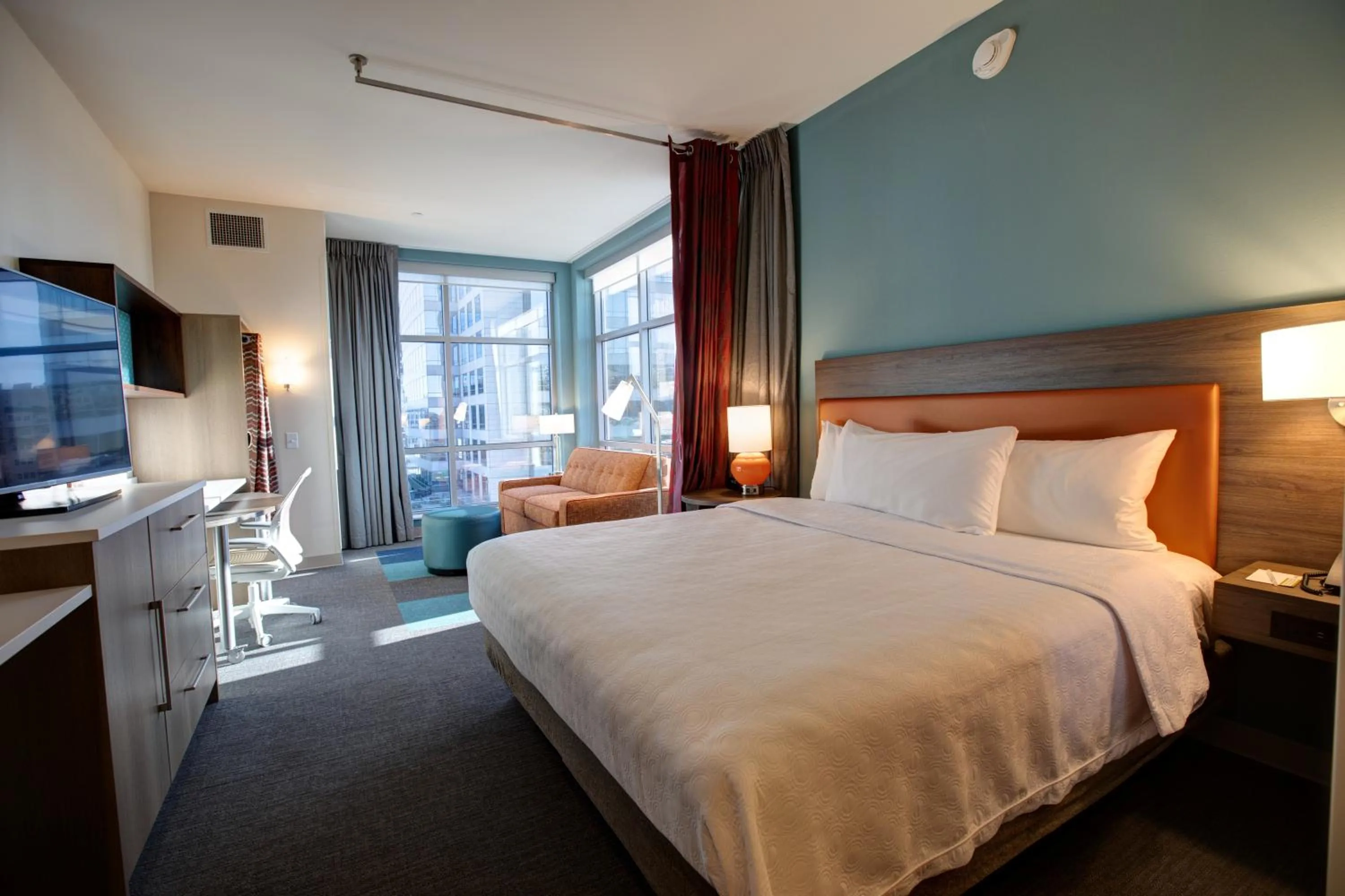 Bedroom, Bed in Home2 Suites By Hilton Charlotte Uptown