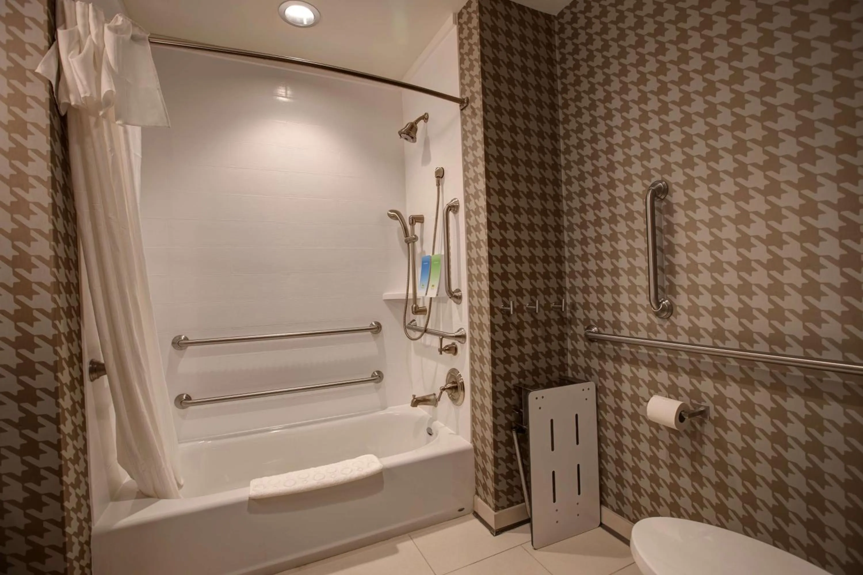Bathroom in Home2 Suites By Hilton Charlotte Uptown