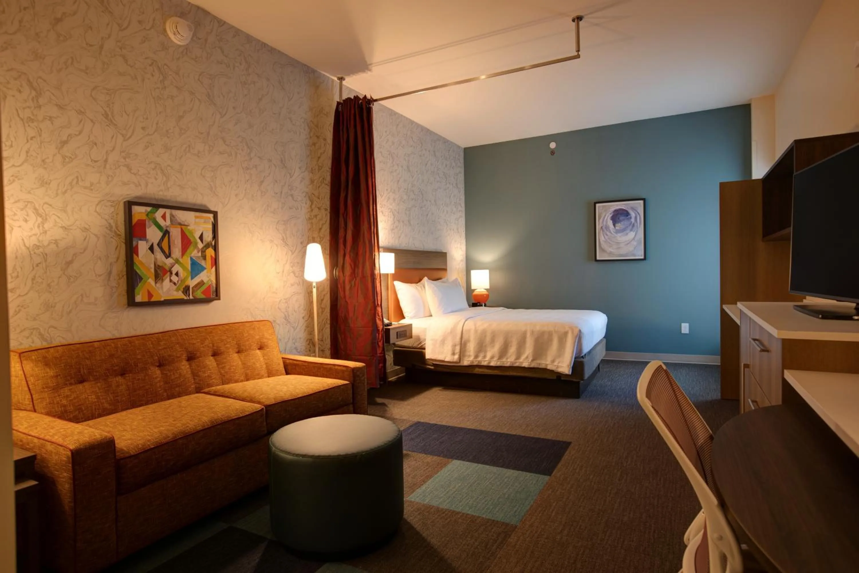 Bedroom, Bed in Home2 Suites By Hilton Charlotte Uptown