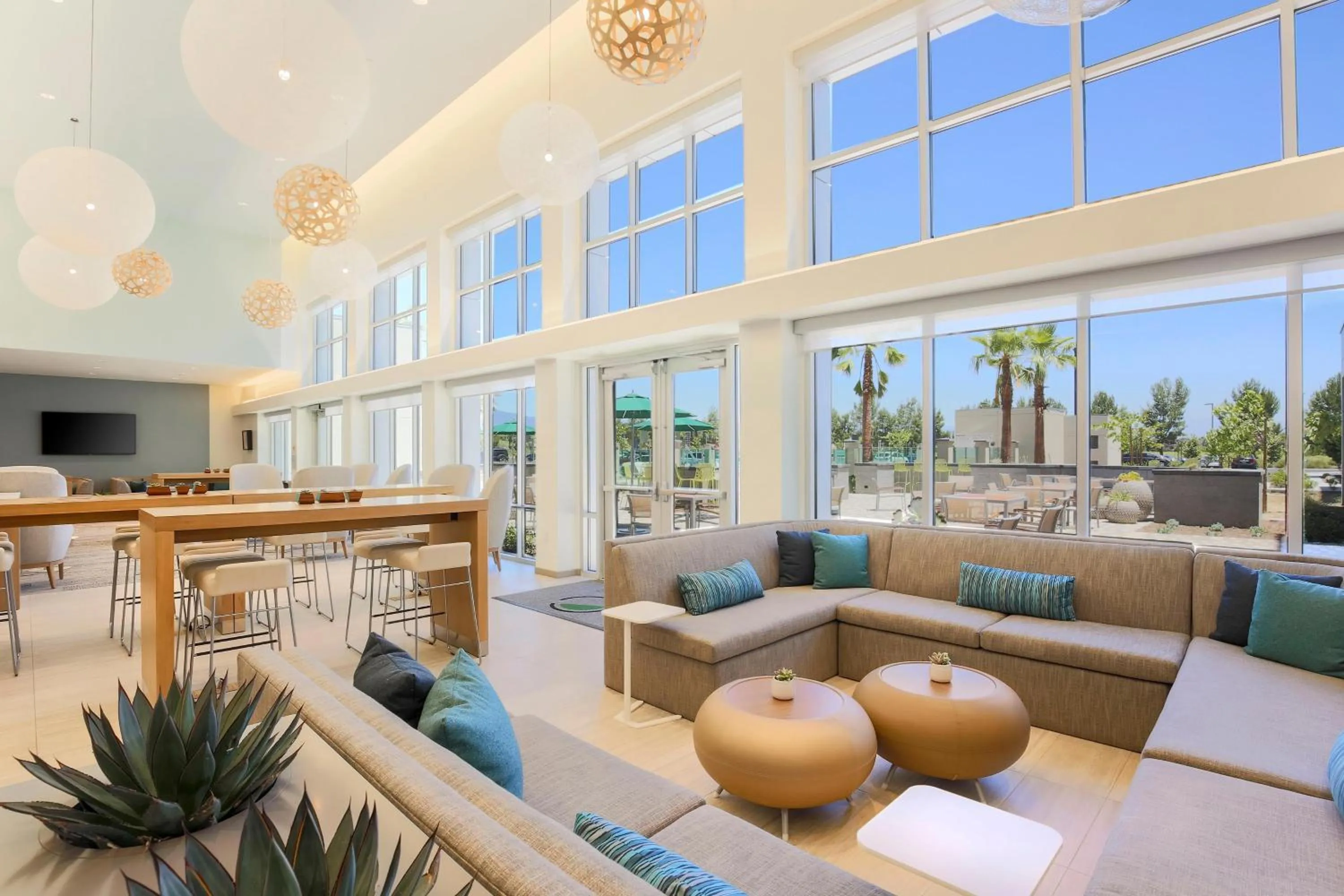 Lobby or reception in Element Ontario Rancho Cucamonga