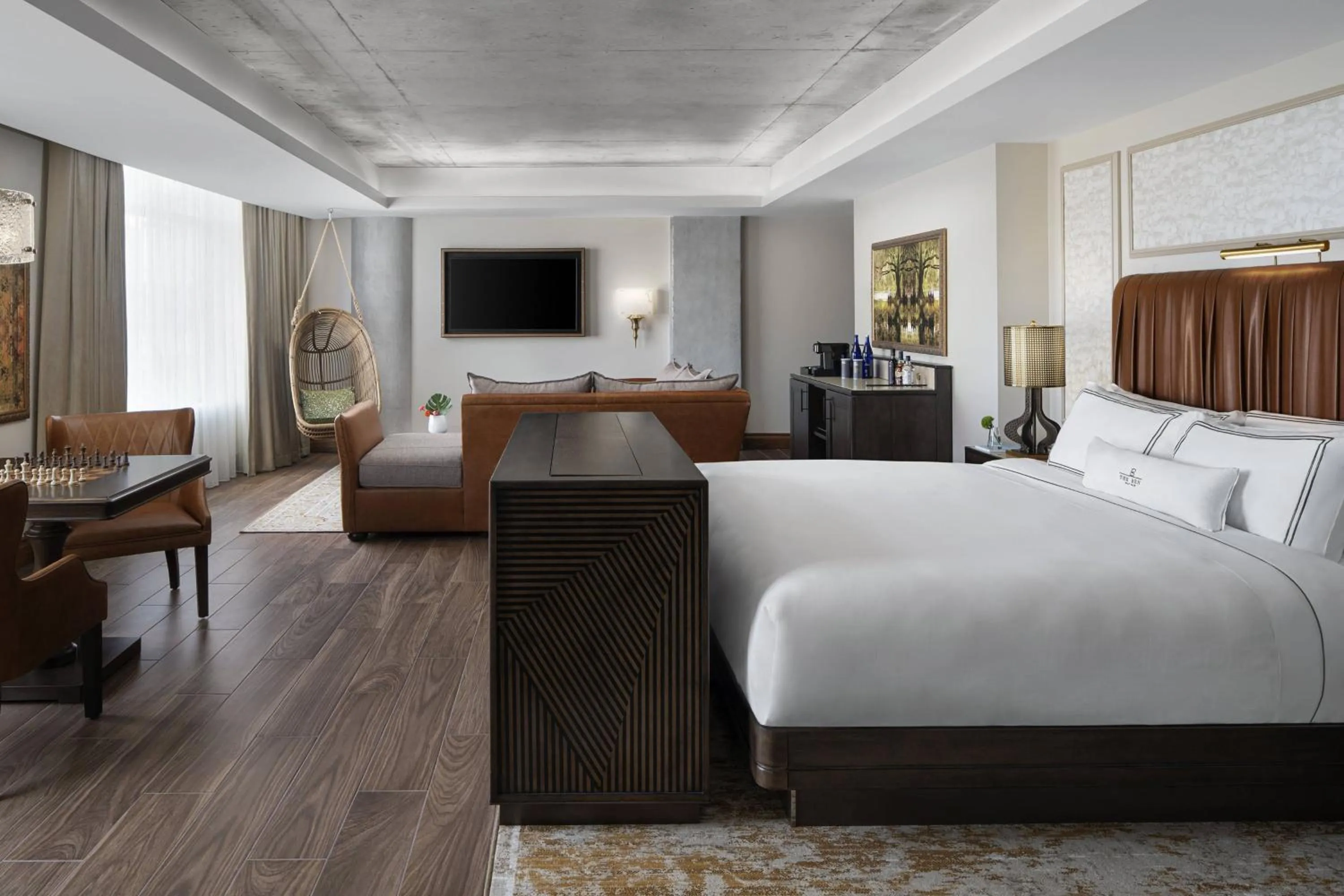 Photo of the whole room, Bed in The Ben, Autograph Collection