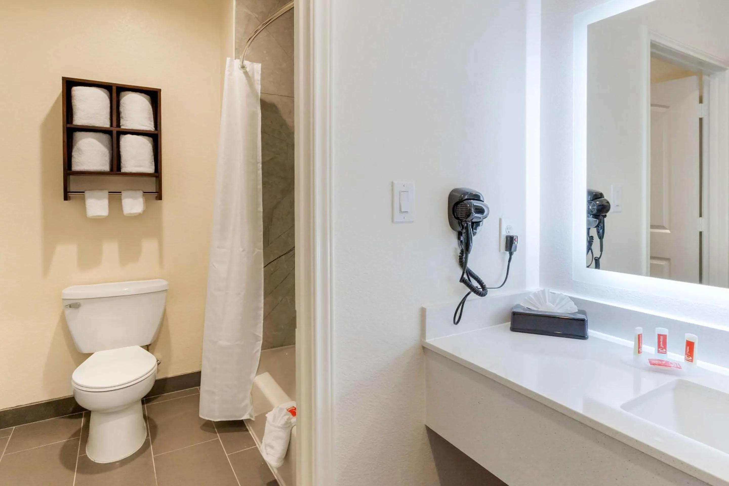 Photo of the whole room in Econo Lodge Houston Northwest - Cypress