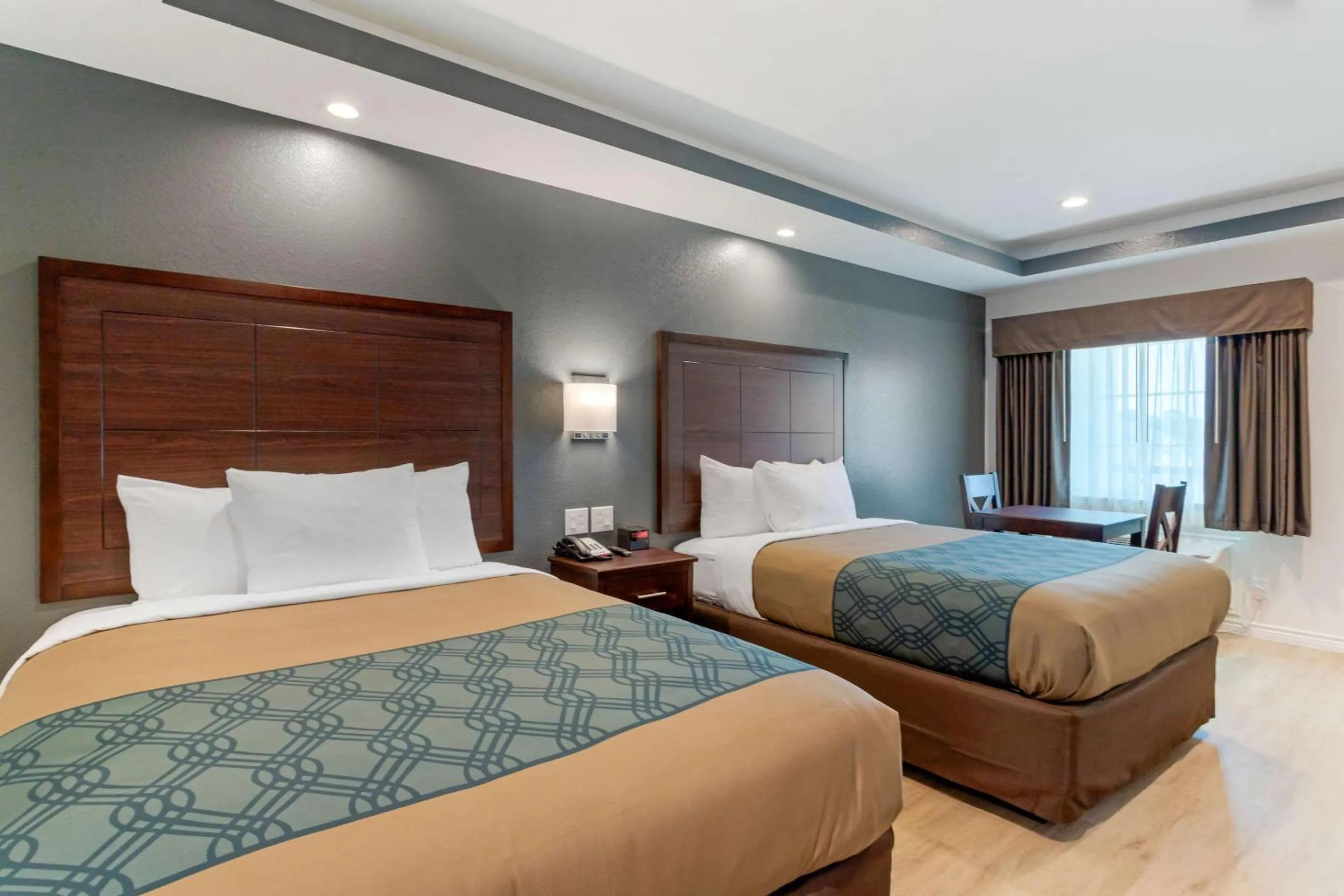 Photo of the whole room, Bed in Econo Lodge Houston Northwest - Cypress