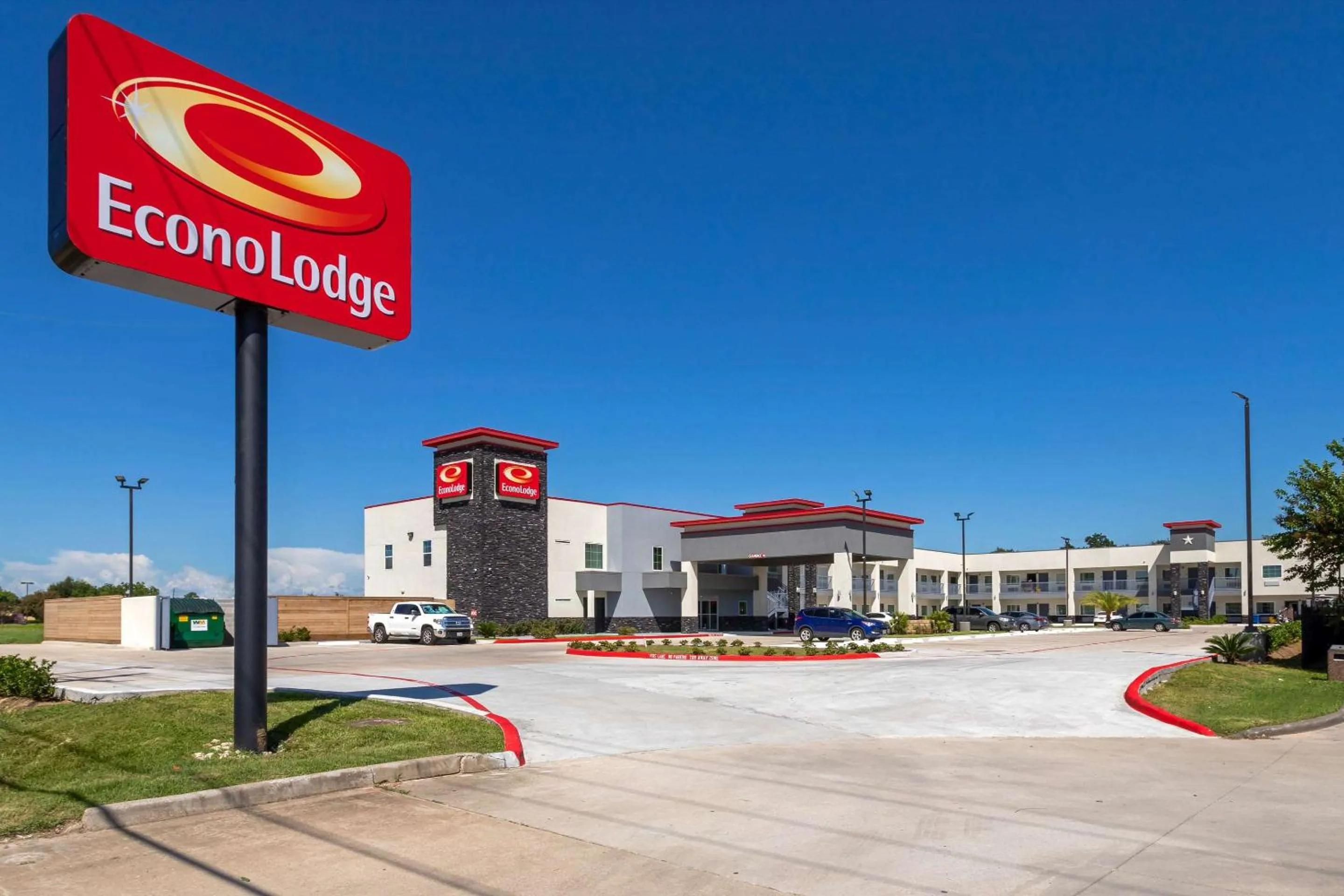 Property building in Econo Lodge Houston Northwest - Cypress