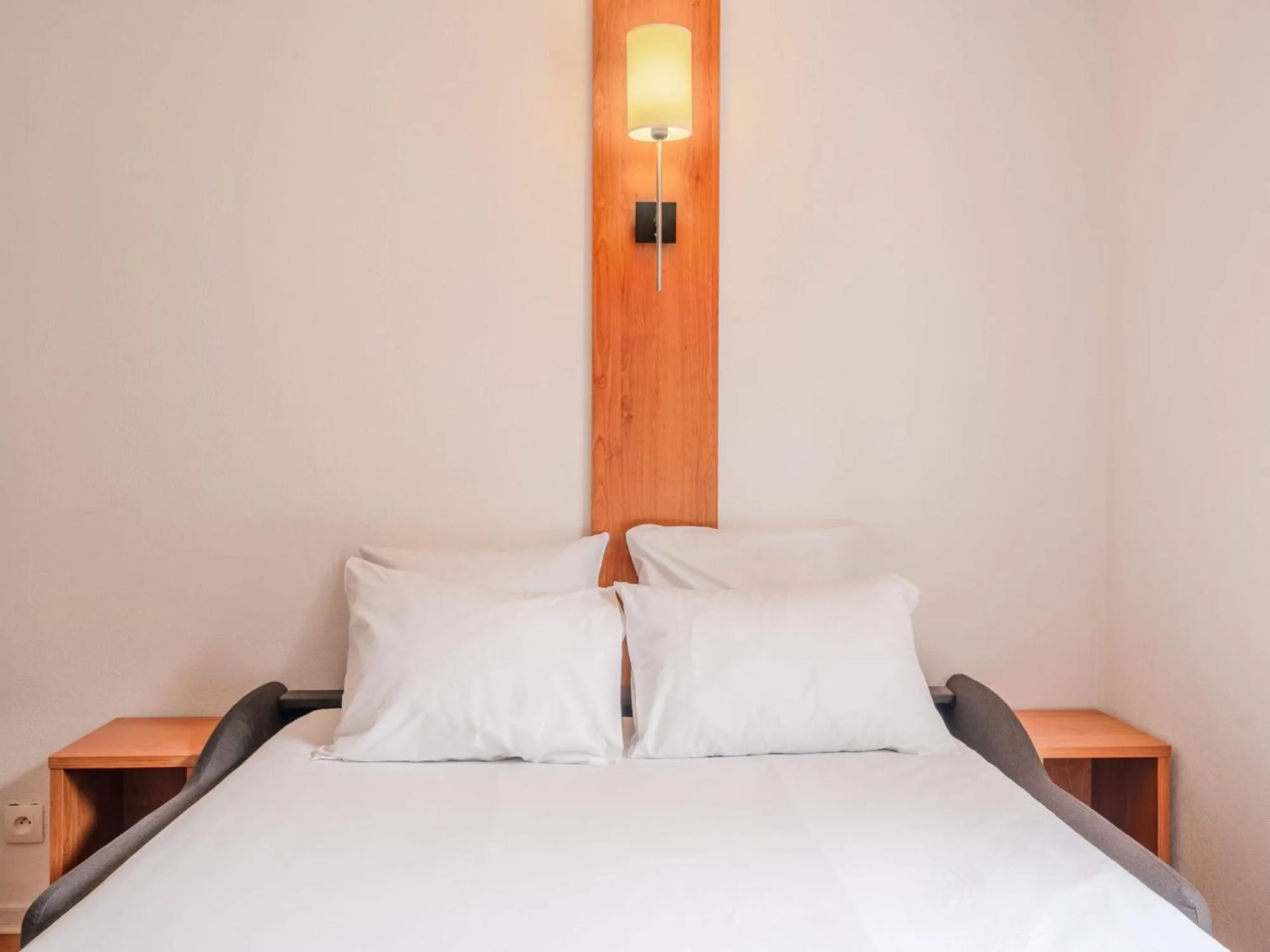 Bedroom, Bed in Séjours & Affaires Nantes La Beaujoire