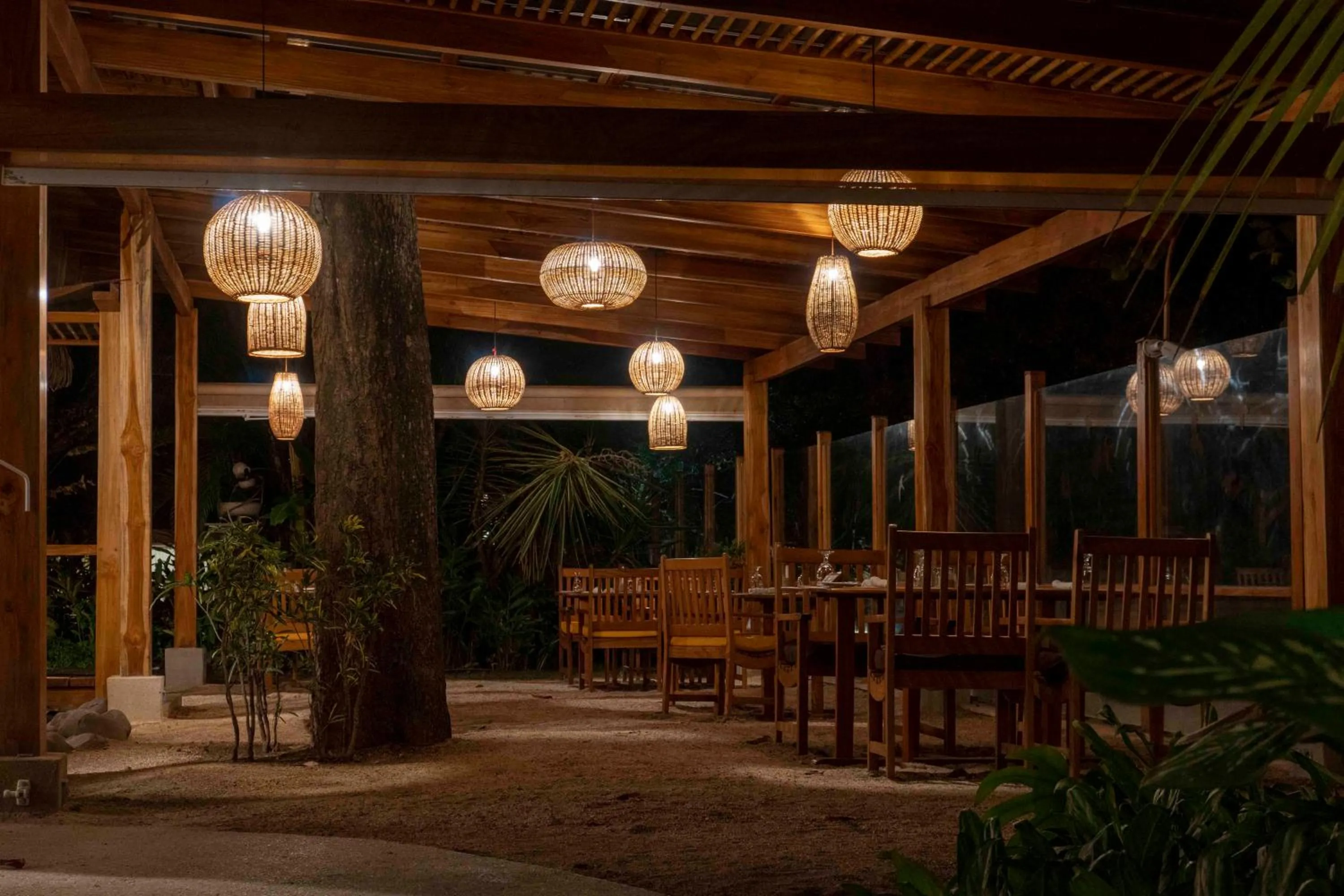 Restaurant/places to eat in Capitán Suizo Beachfront Boutique Hotel