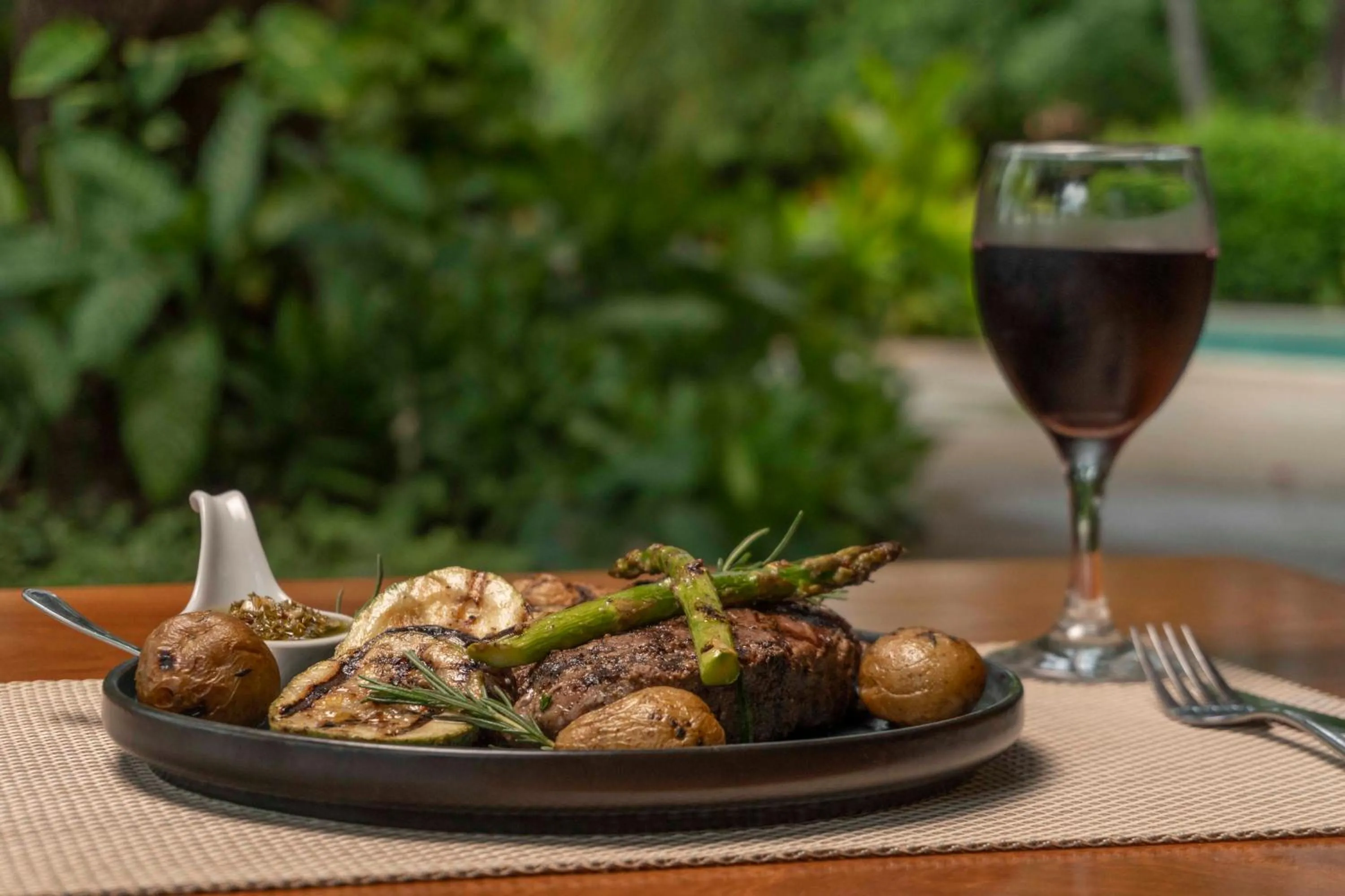 Food and drinks in Capitán Suizo Beachfront Boutique Hotel