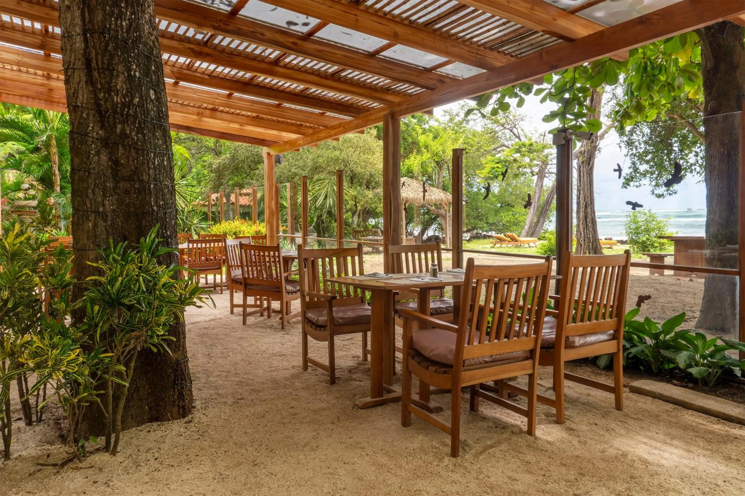 Restaurant/places to eat in Capitán Suizo Beachfront Boutique Hotel