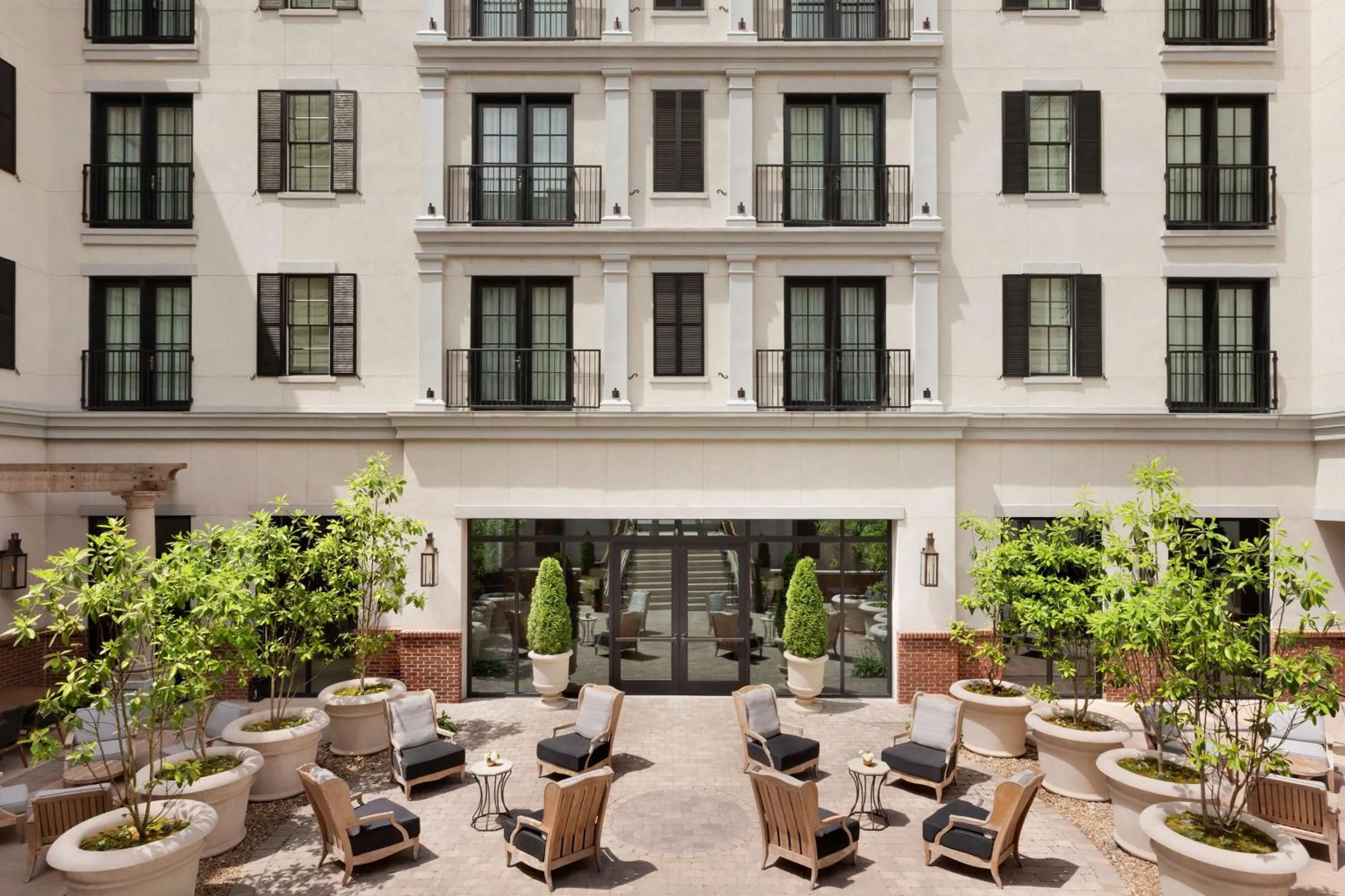 Inner courtyard view in The Harpeth Franklin Downtown, Curio Collection by Hilton