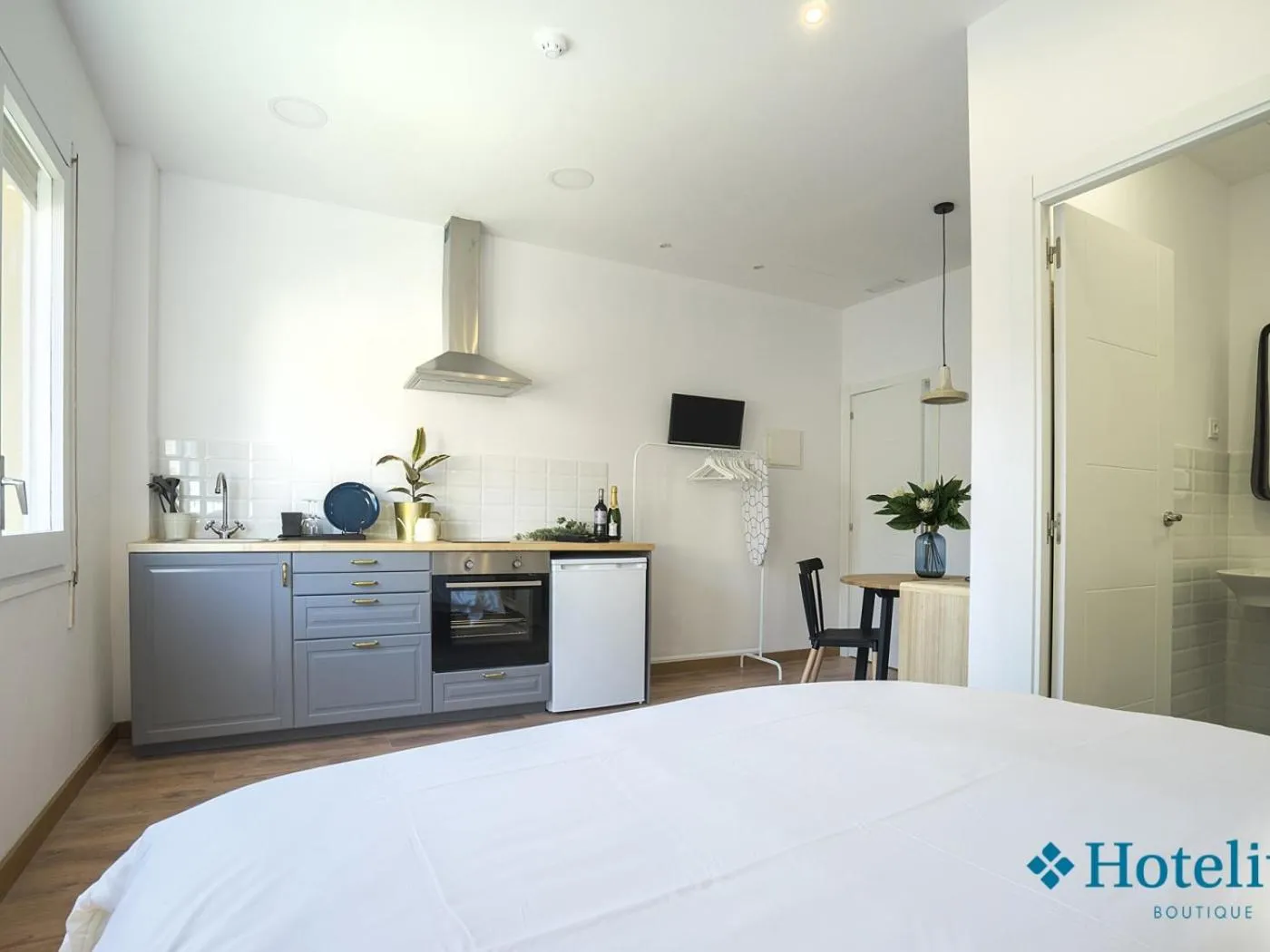 Kitchen or kitchenette, Bed in Hotelito Boutique Badalona Mar