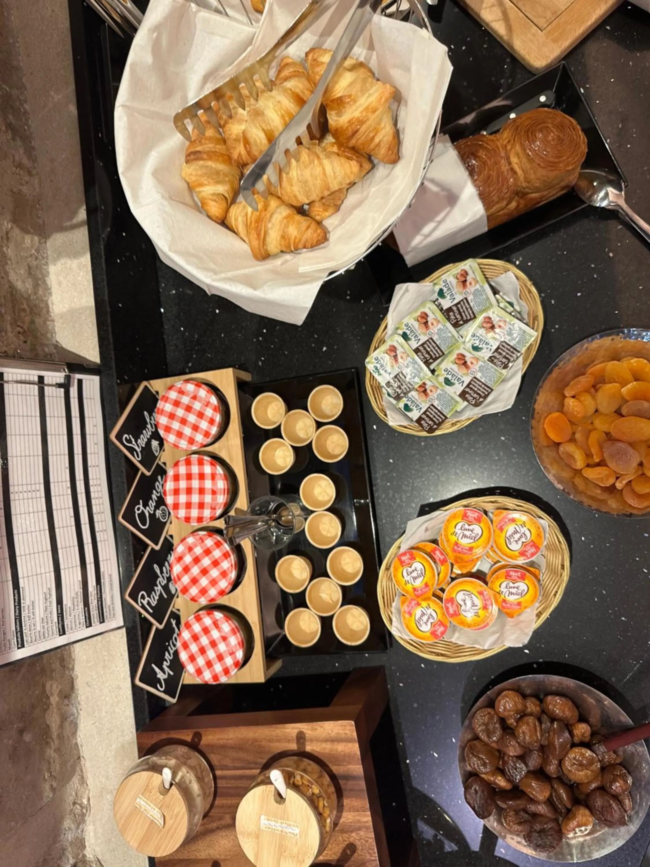 Breakfast in Hôtel Du Vieux Saule