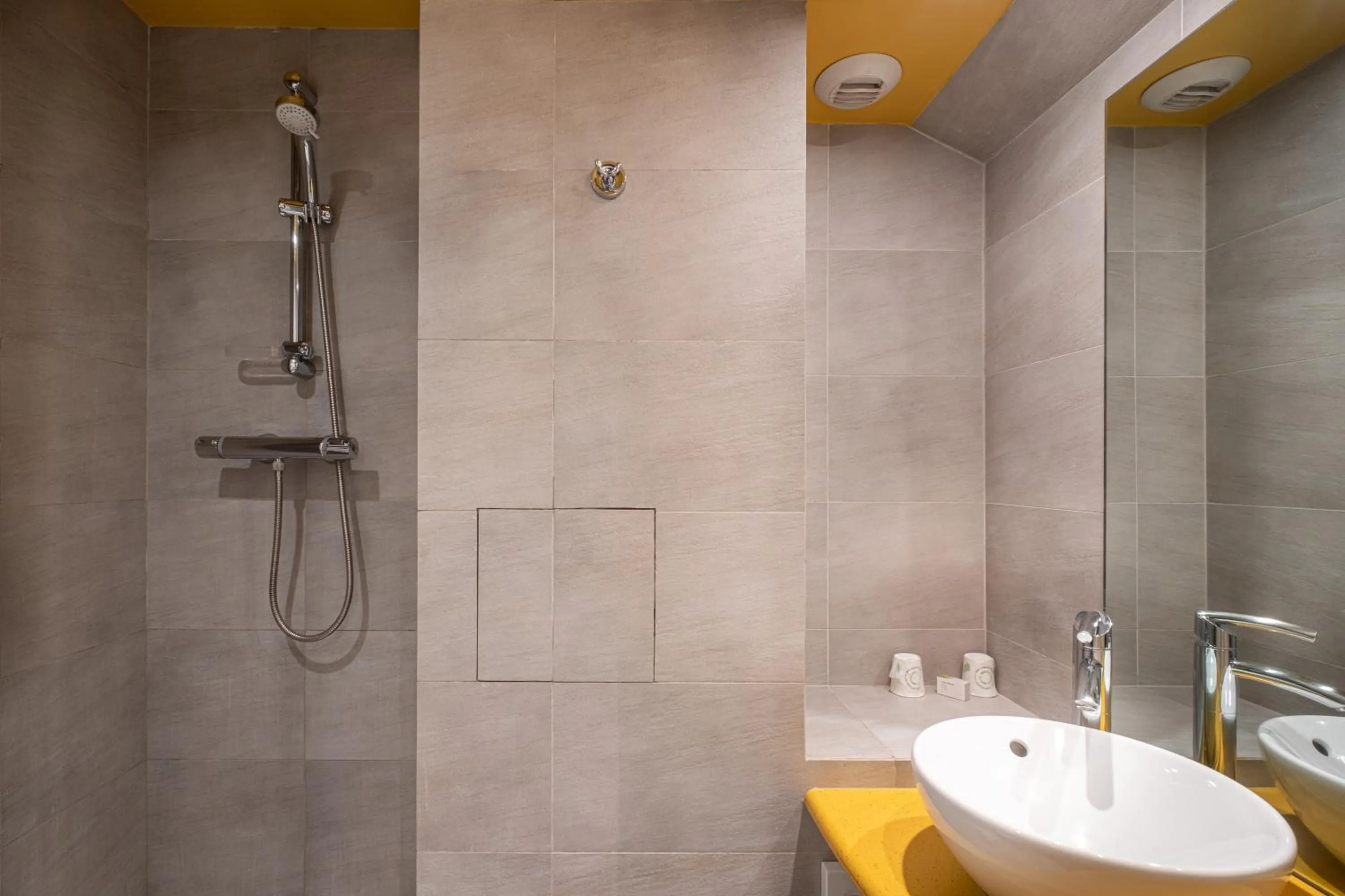 Bathroom in Hôtel Du Vieux Saule