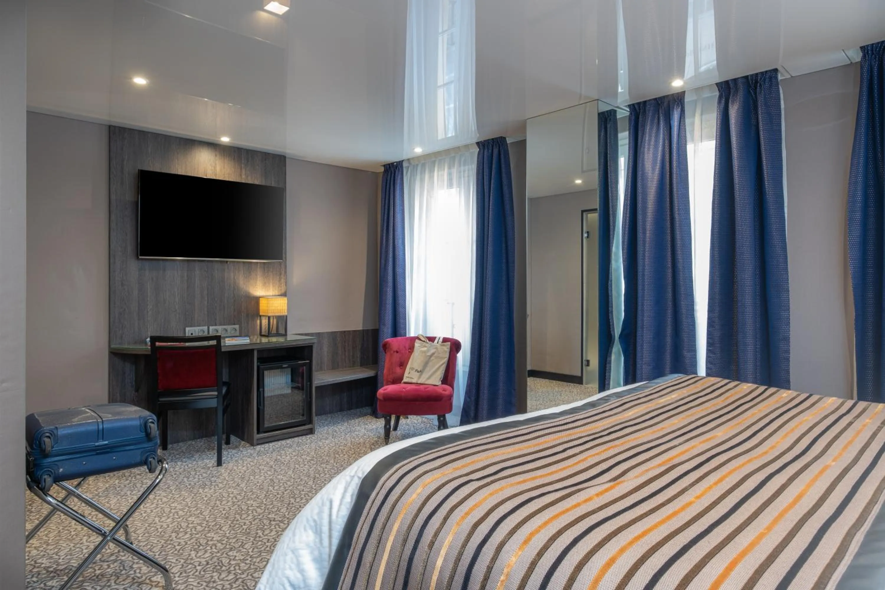 Bedroom, Bed in Hôtel Du Vieux Saule