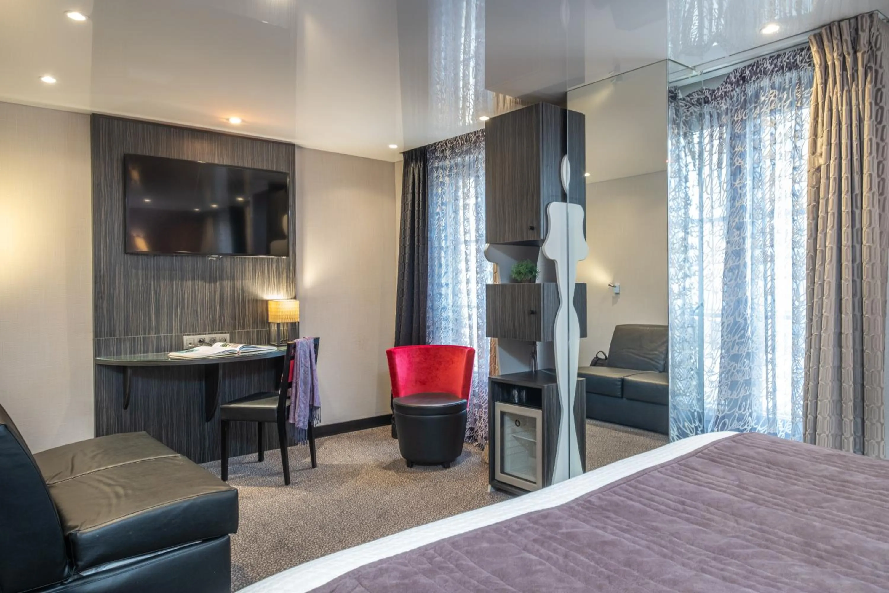 Bedroom, Bed in Hôtel Du Vieux Saule