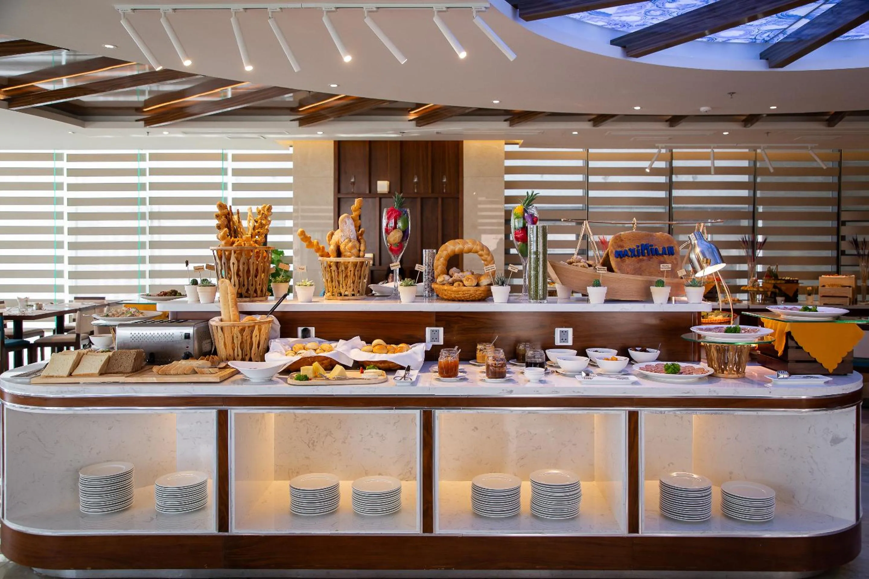 Restaurant/places to eat in Maximilan Danang Beach Hotel